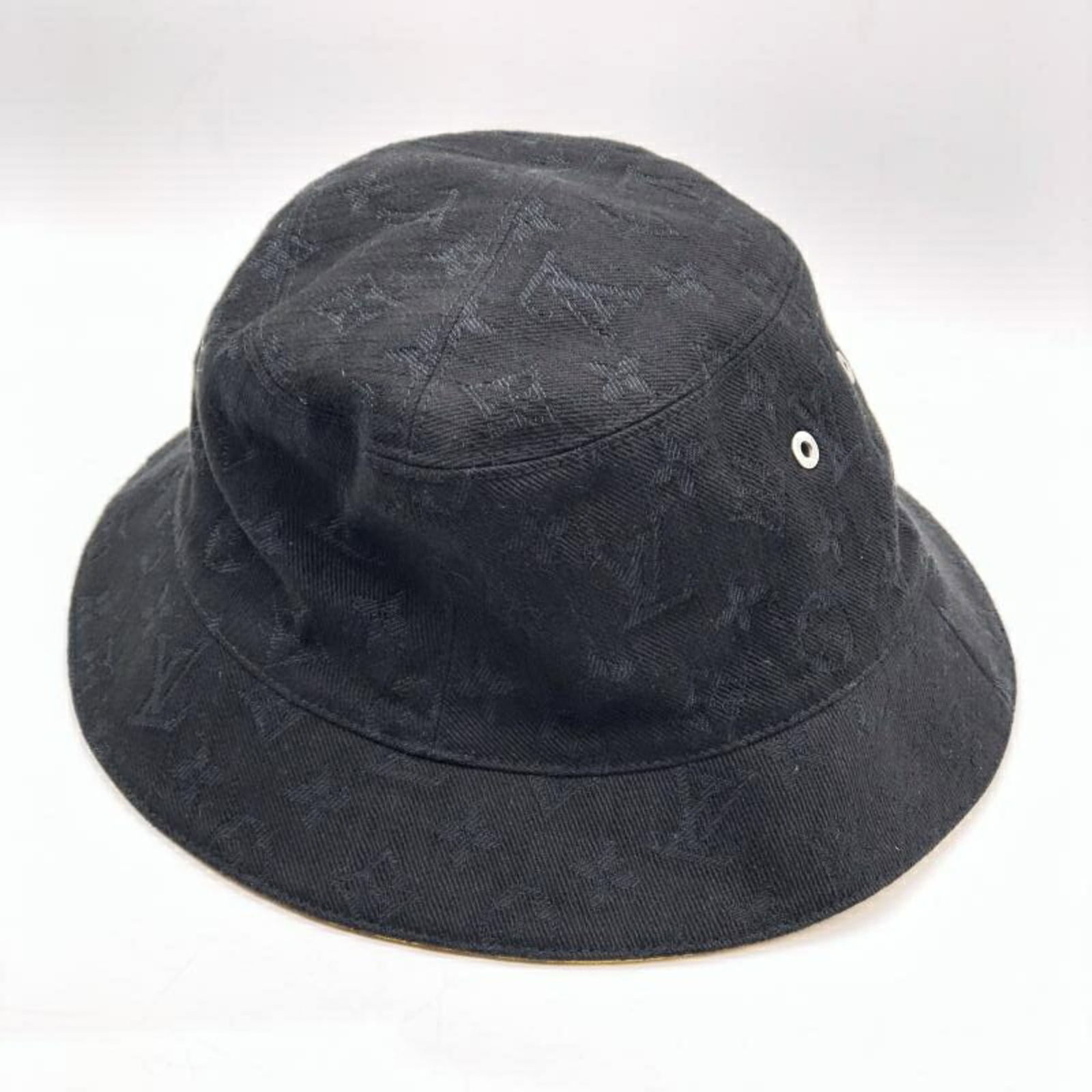Louis Vuitton Bucket Hat: Louis Vuitton Bucket Hat Black Louis Vuitton bucket hat with a height of 8.5cm and a circumference of 58cm, featuring a classic design with a signature on the interior. This stylish accessory is made 