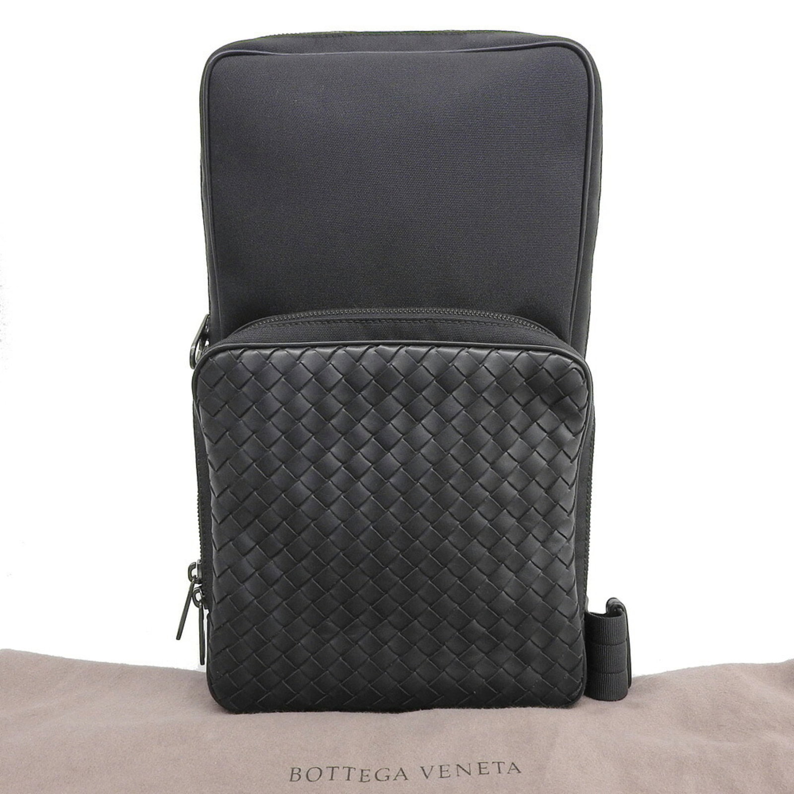 Canvas Leather Sling Bag Veneta: Canvas Leather Sling Bag Veneta Canvas Leather Sling Bag Veneta - A sleek and sophisticated design, this Bottega Veneta bag features a striking combination of leather and canvas materials, crafted in 