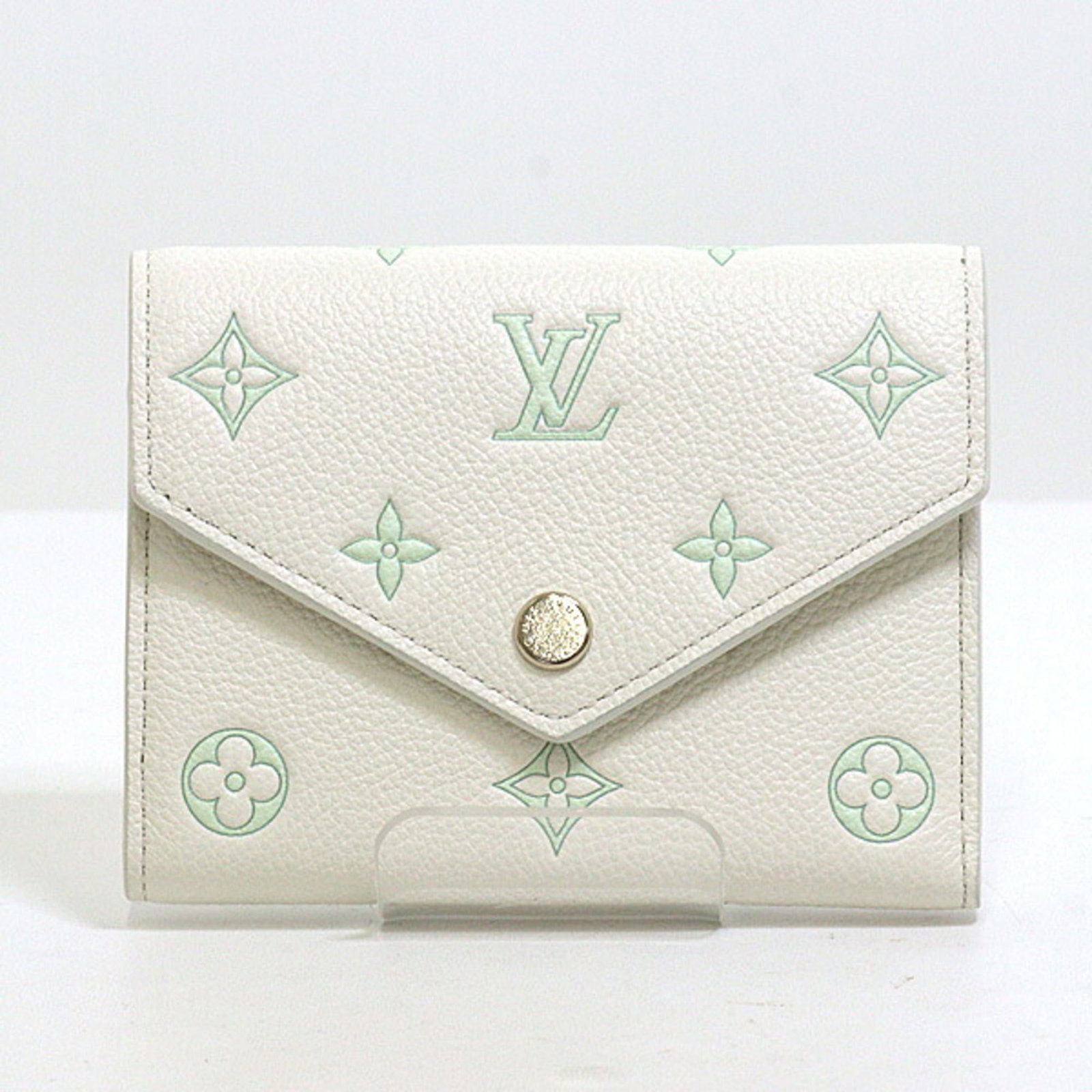 Louis Vuitton Wallet (Tri-Fold) Monogram Empreinte: Louis Vuitton Wallet (Tri-Fold) Monogram Empreinte Tri-fold wallet with iconic Monogram Empreinte design, crafted from high-quality materials and boasting a classic French style. This stylish