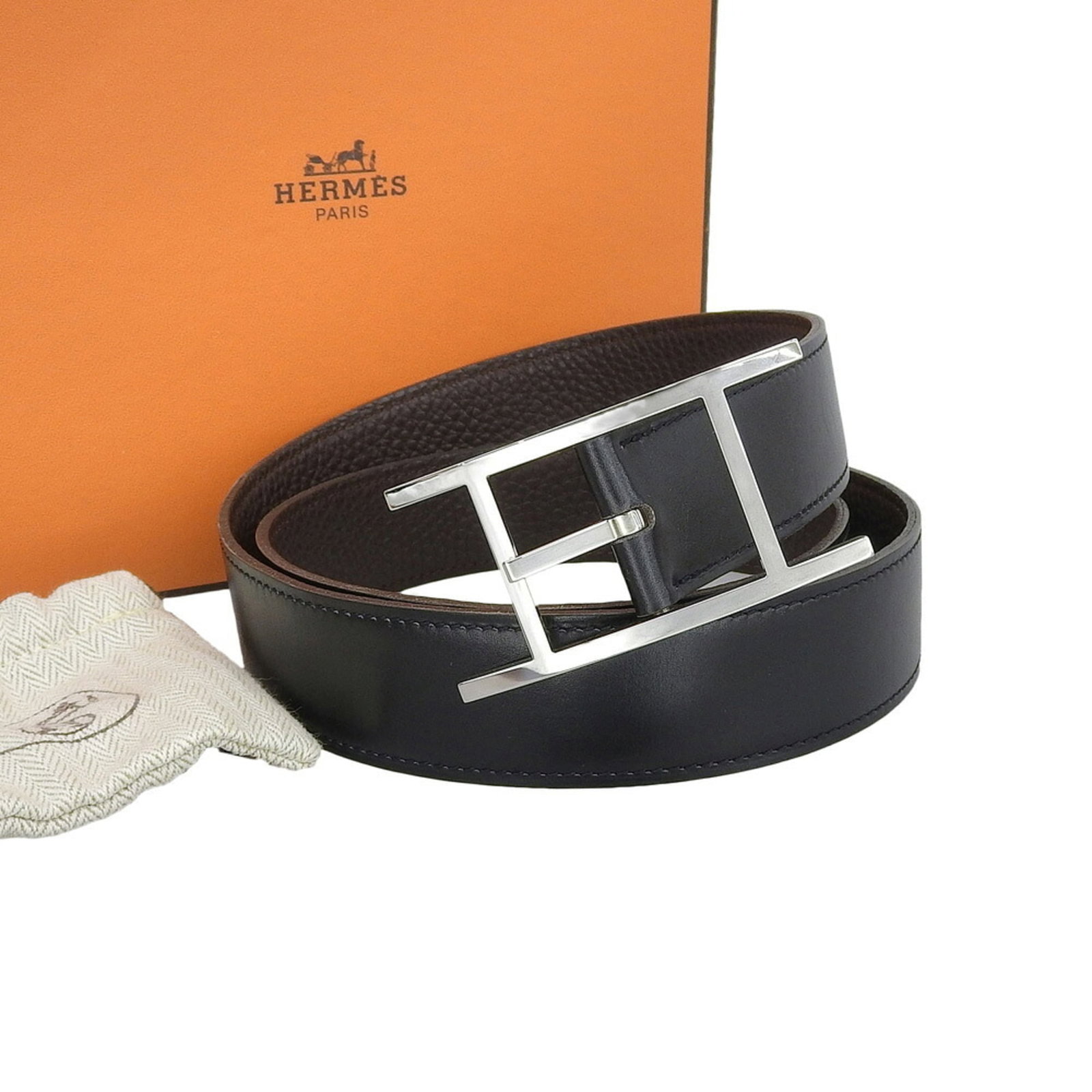 Hermes Standard Belt: Hermes Standard Belt Black or Brown standard belt from Hermes, measuring 85cm in length and 3cm in width. Made from a classic design, this simple yet elegant accessory is a staple for any