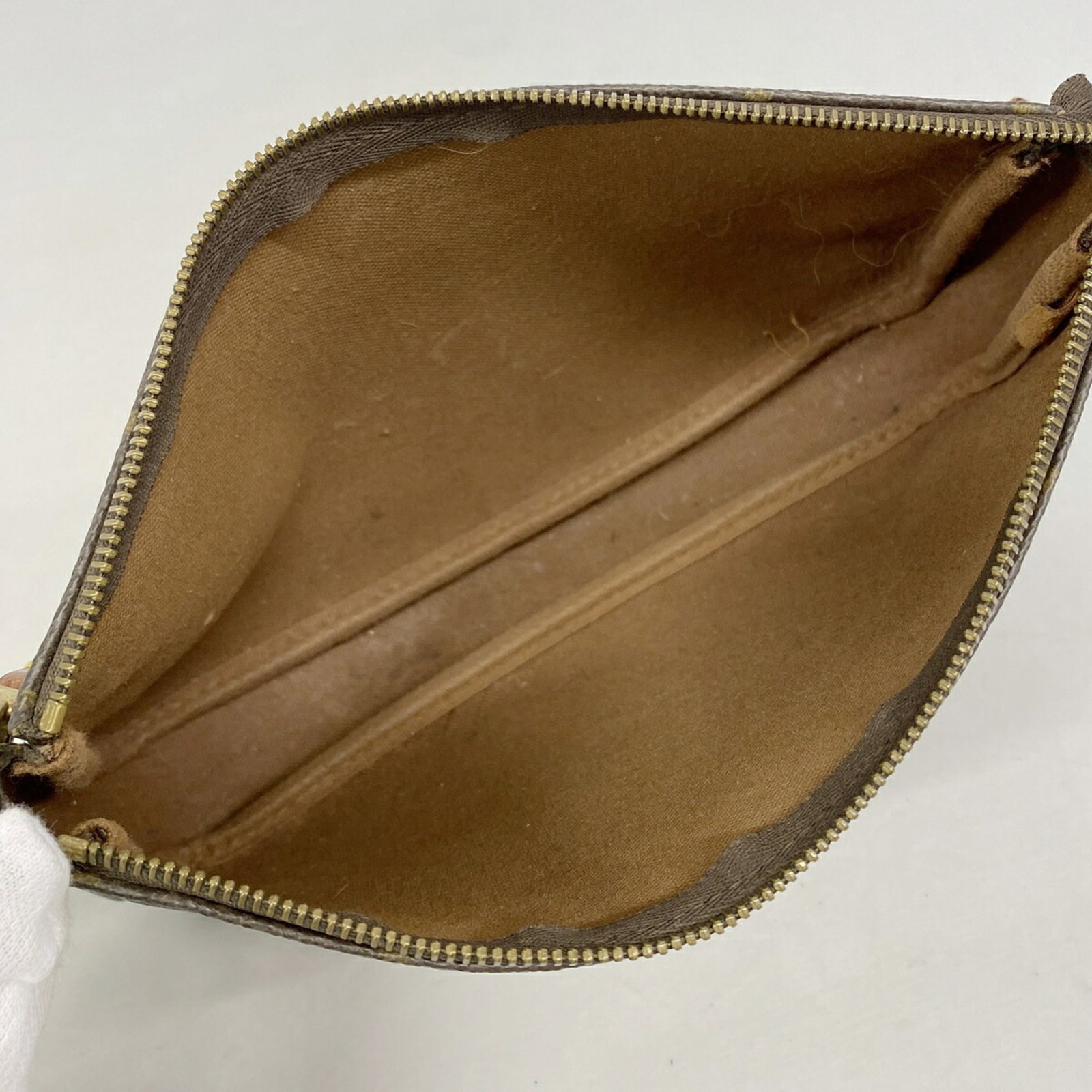 Louis Vuitton Pouch - 4