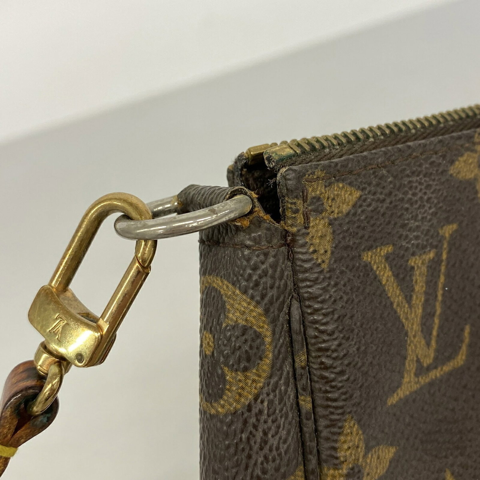 Louis Vuitton Pouch - 7