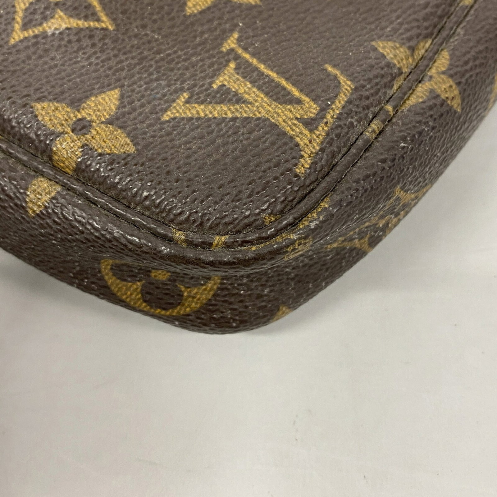 Louis Vuitton Pouch - 8