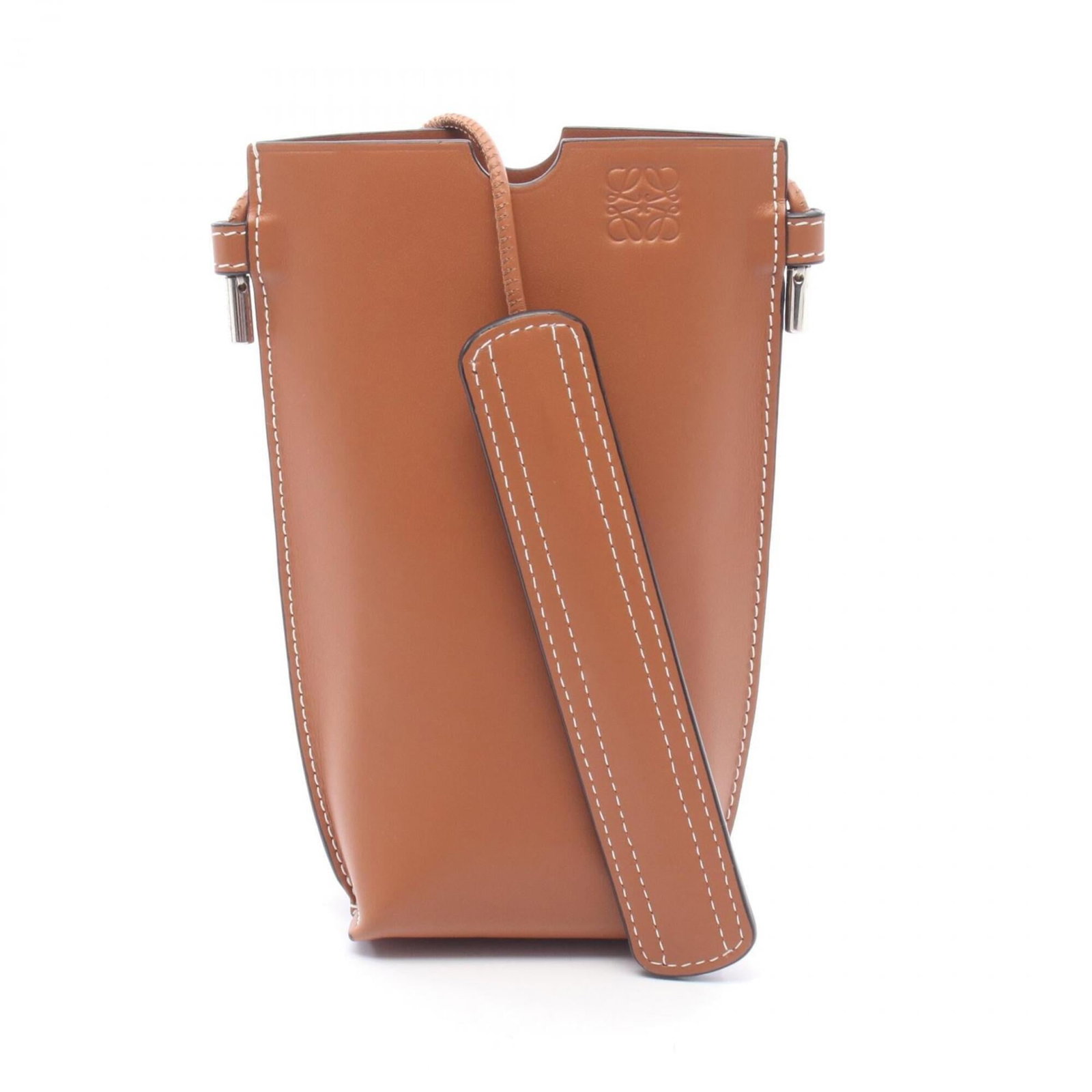 Shoulder Bag Leather Loewe Handbag: Shoulder Bag Leather Loewe Handbag Brown leather shoulder bag from Loewe, measuring 16.5cm x 7cm x 4cm. The bag features high-quality leather construction and a classic design. A signed work bears a