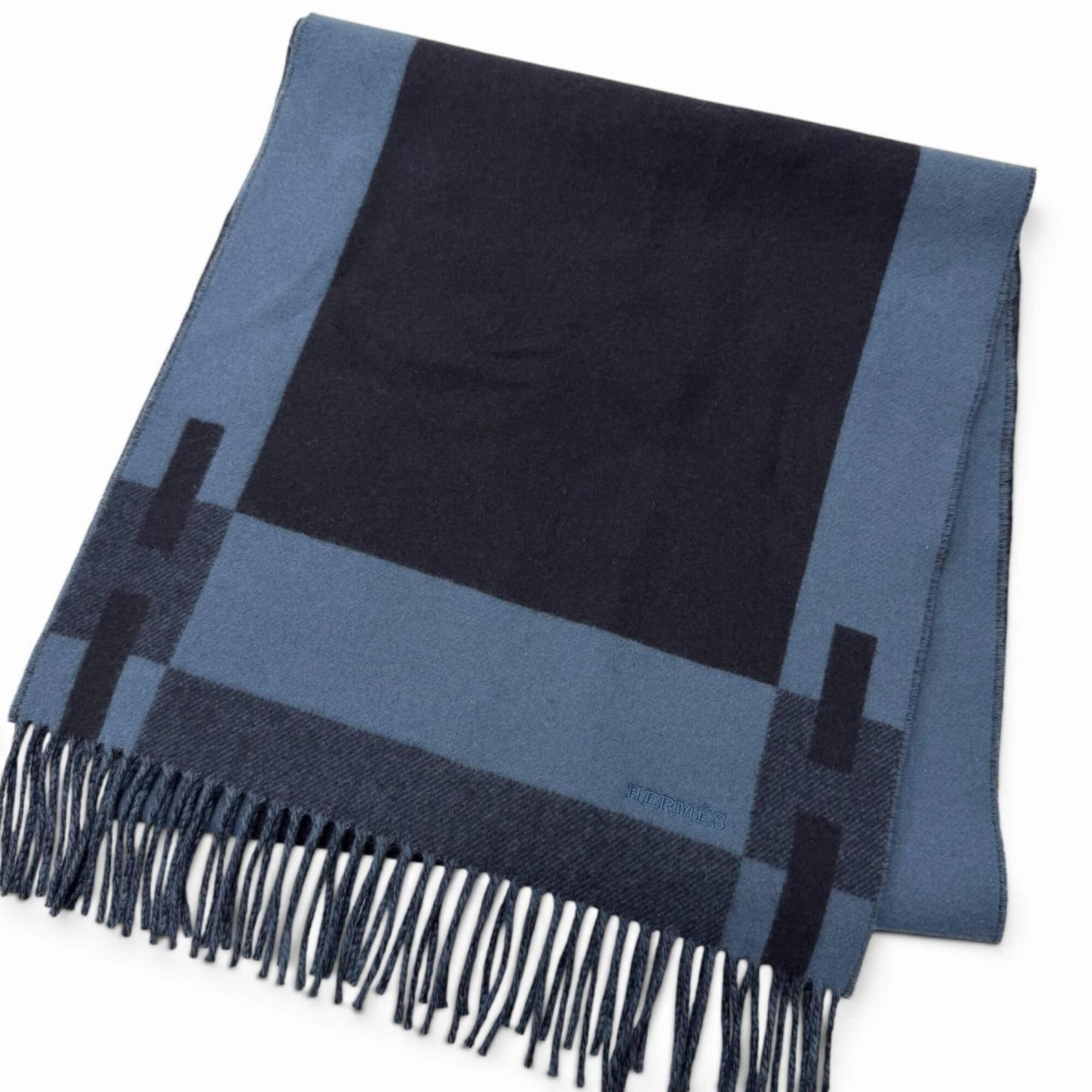 Cashmere Shawl Hermes: Cashmere Shawl Hermes The Hermes Cashmere Shawl boasts a stunning blue and navy color palette, perfectly captured in its 1.66m x 34cm dimensions. Made from the finest cashmere material, this shawl off
