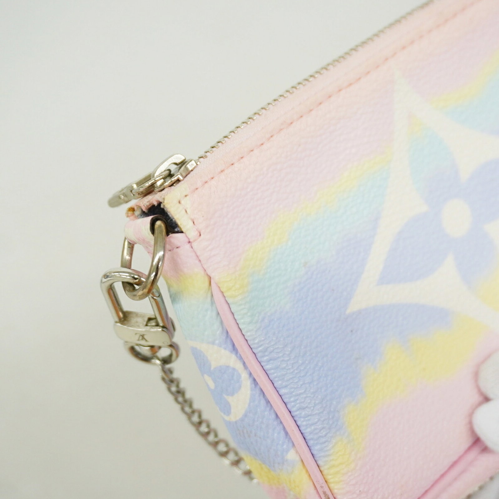 Louis Vuitton Pouch - 7