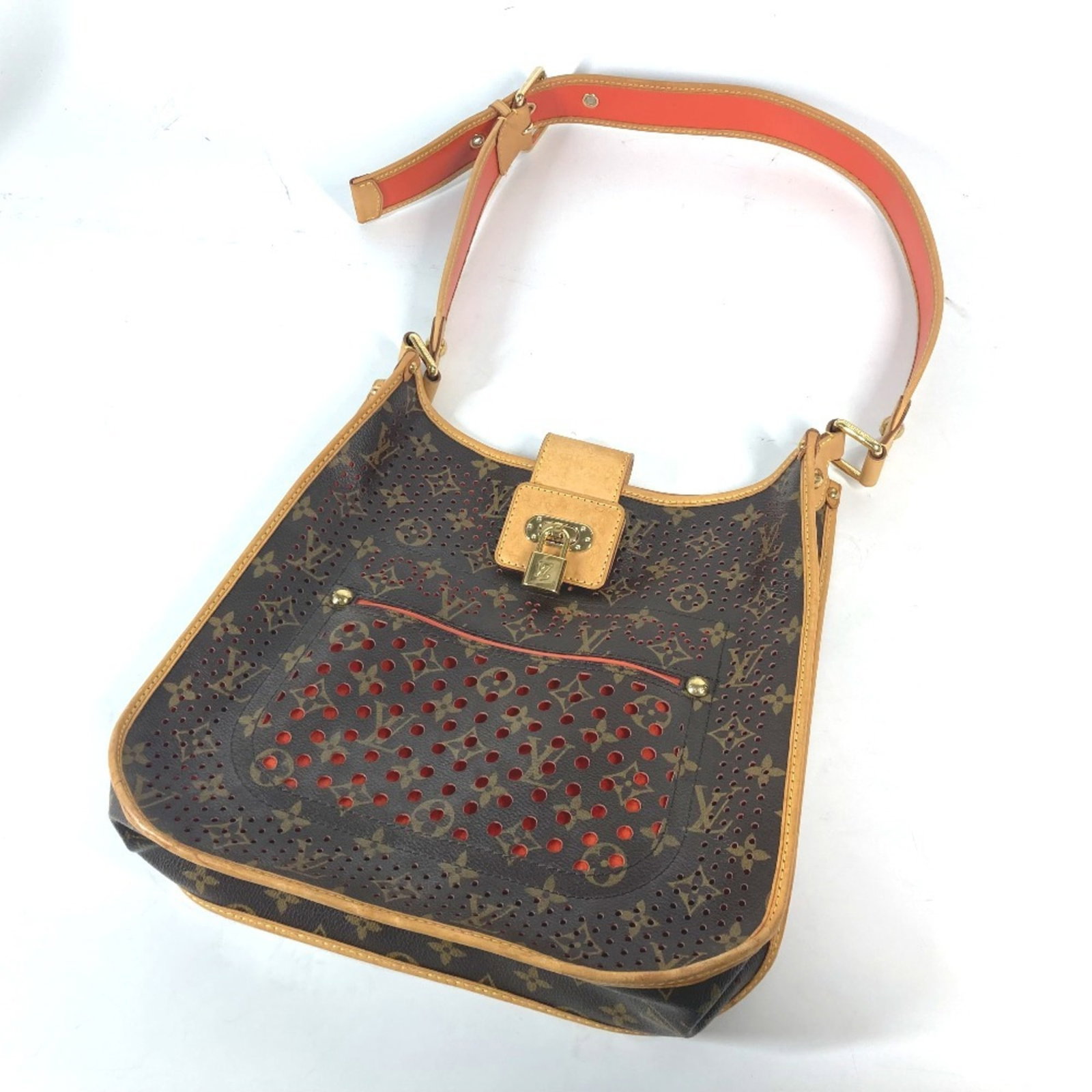 Shoulder Bag Monogram Louis Vuitton: Shoulder Bag Monogram Louis Vuitton This Louis Vuitton shoulder bag features a classic monogram design in brown and orange, with a timeless brown leather exterior and a sleek, structured shape.