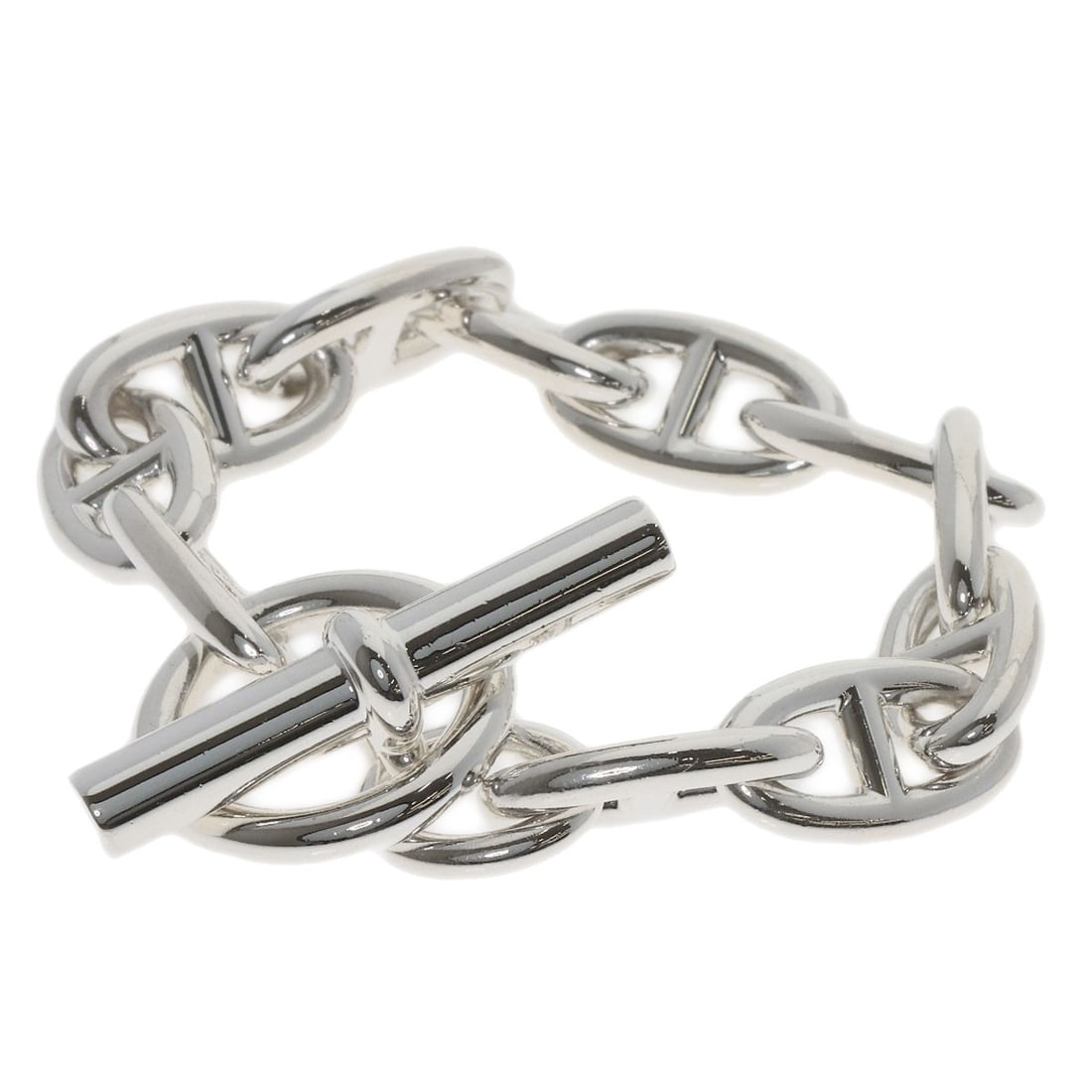 Hermes Gm Silver Shane Dunkle Bracelet: Hermes Gm Silver Shane Dunkle Bracelet Silver Shane Dunkle Bracelet from Hermes Gm, a sleek and modern accessory that adds a touch of sophistication to any outfit. Made from high-quality silver metal,