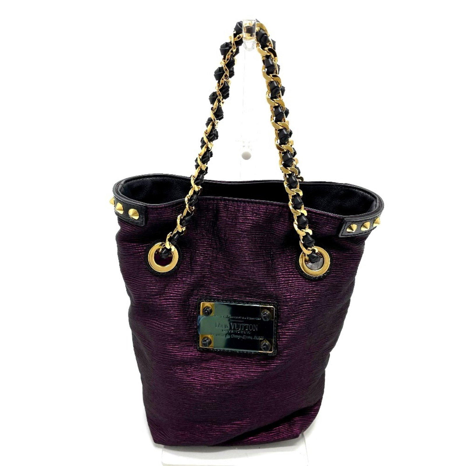 Canvas Leather Louis Vuitton Tote Handbag: Canvas Leather Louis Vuitton Tote Handbag Canvas Leather Louis Vuitton Tote Handbag is a classic, black canvas and leather tote bag with a distinctive purple accent. Measuring 27cm x 15cm x 10cm, it