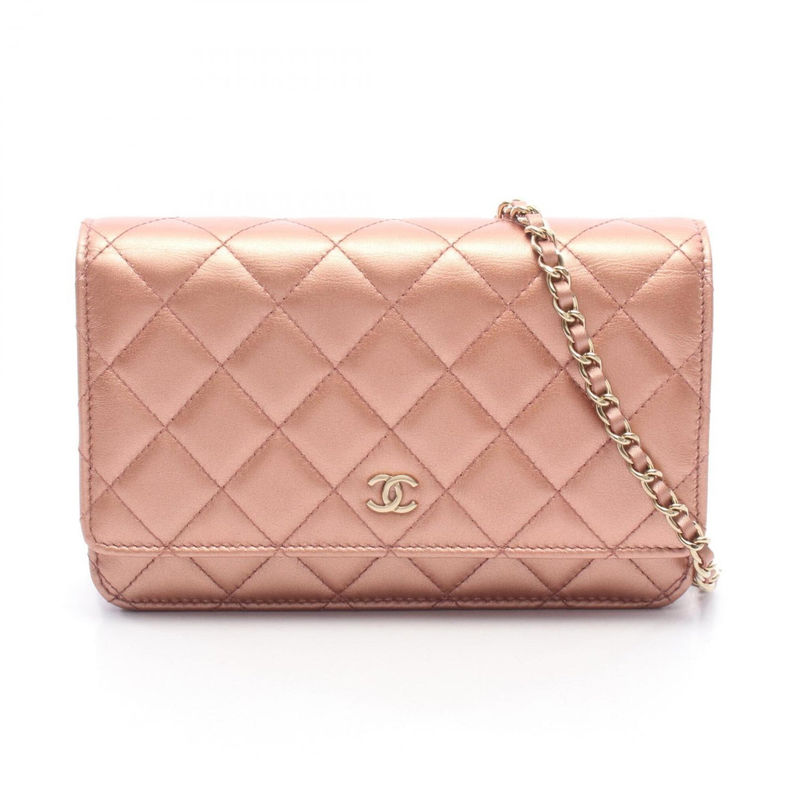 Shoulder Bag Leather Handbag Chanel: Shoulder Bag Leather Handbag Chanel Gold, Metallic Leather Shoulder Bag from Chanel. This 12cm x 19cm x 3.5cm shoulder bag is made from high-quality leather, featuring a striking gold, metallic