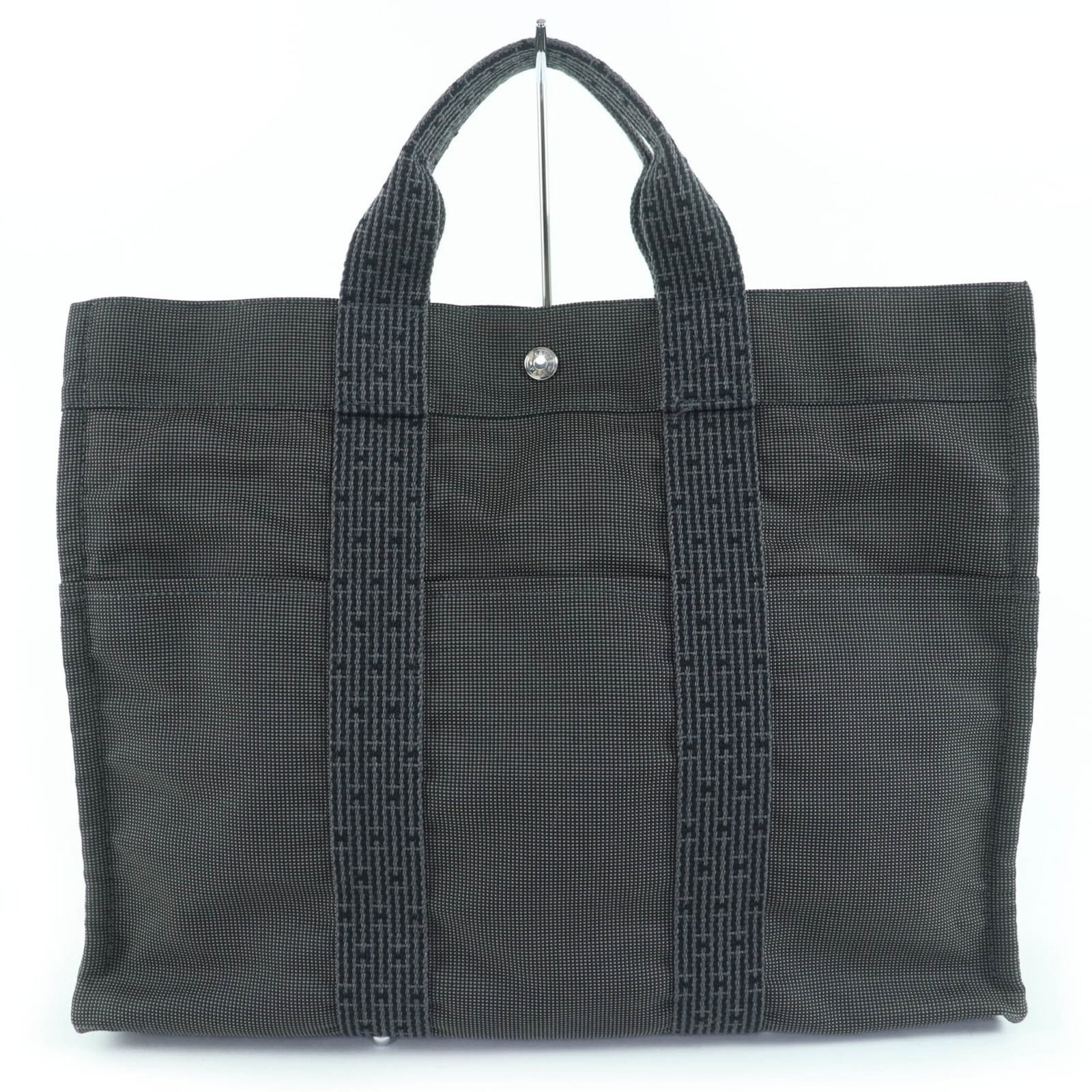 Polyamide Polyester Bag Tote Handbag Hermes: Polyamide Polyester Bag Tote Handbag Hermes Gray Polyamide Polyester Bag Tote Handbag from Hermes Line, featuring a classic design with a 30cm long zipper closure and a size of 31cm x 42cm x 11cm. Mad
