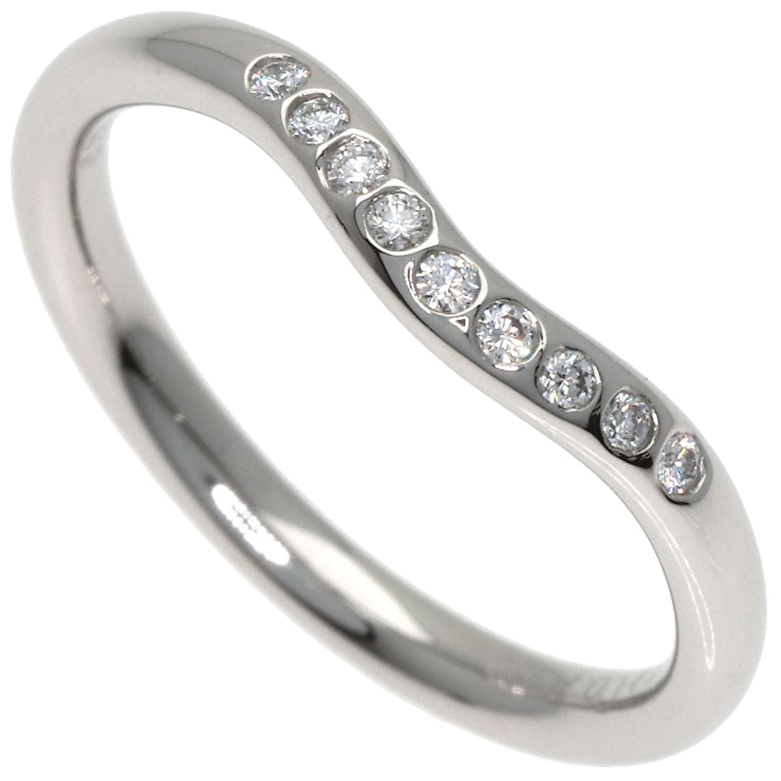 Tiffany&Co. Curved Band Diamond Ring Platinum Pt950: Tiffany&Co. Curved Band Diamond Ring Platinum Pt950 Platinum Pt950 Tiffany&Co. Curved Band Diamond Ring features a silver metal exterior and a main stone of diamond. The ring is made of platinum and i