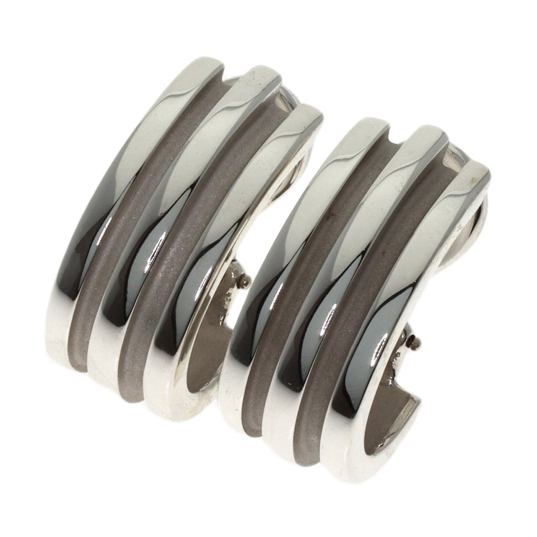 Silver Grooved Earring Double Tiffany&Co: Silver Grooved Earring Double Tiffany&Co Silver Grooved Earring Double Tiffany&Co features a striking silver design with a grooved exterior, showcasing the iconic Tiffany&Co. brand. This elegant