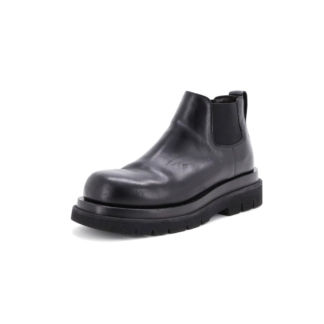 Bottega Veneta Men's Lug Cropped Boots Leather: Bottega Veneta Men's Lug Cropped Boots Leather Black Bottega Veneta Men's Lug Cropped Boots Leather, featuring a classic design with a cropped silhouette and rich leather upper, are available for purc