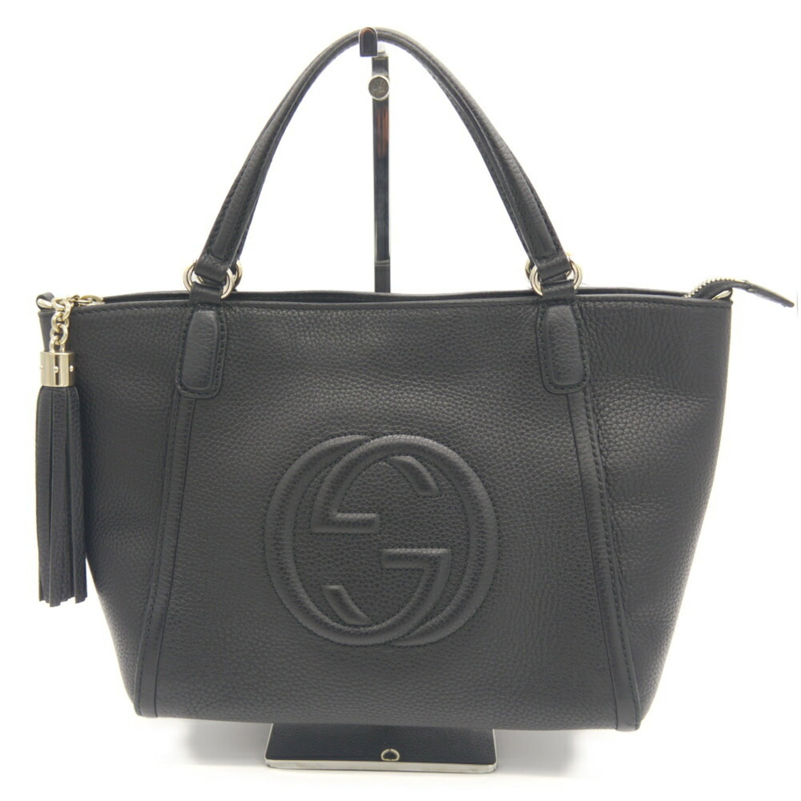 Shoulder Bag Leather Handbag Gucci: Shoulder Bag Leather Handbag Gucci Black Calfskin Leather Shoulder Bag from Gucci. Made from high-quality leather, this shoulder bag features a classic design with a timeless black color. Measuring 21