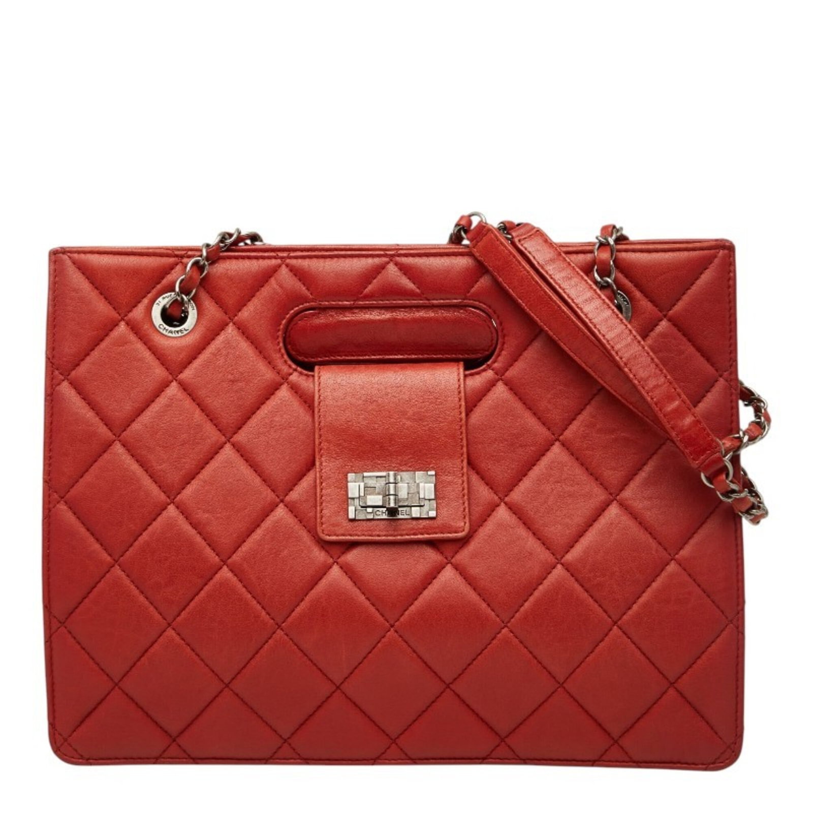 Shoulder Bag Leather Handbag Chanel: Shoulder Bag Leather Handbag Chanel Red leather shoulder bag with a classic design, measuring 25cm x 33cm x 6cm. This Chanel handbag features a timeless color that adds a pop of elegance to any outfit