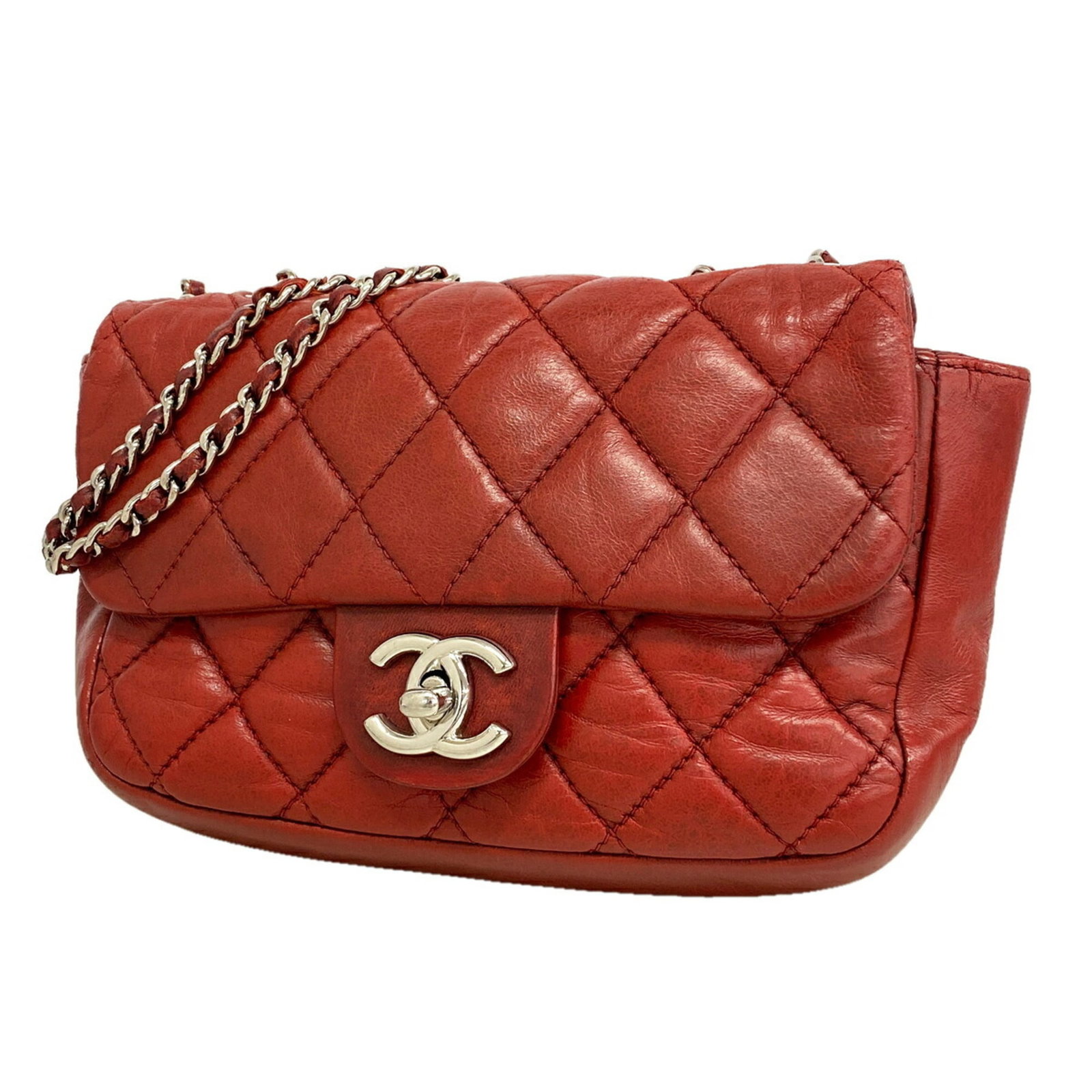 Shoulder Bag Leather Chanel: Shoulder Bag Leather Chanel The iconic Chanel shoulder bag is crafted from luxurious lambskin leather in a bold red color, adorned with sleek silver hardware. Measuring 15cm x 20cm x 5.5cm, this