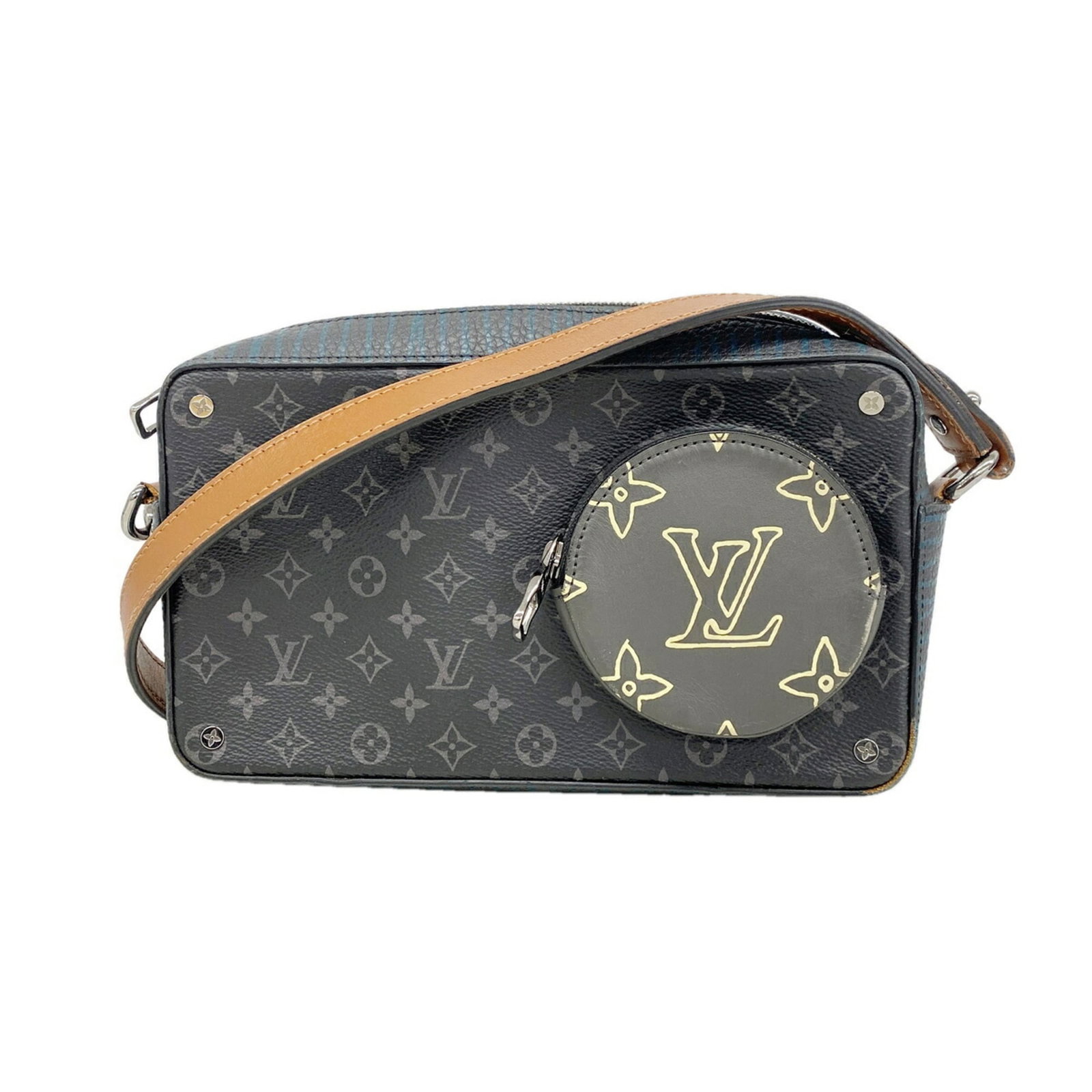 Shoulder Bag by Louis Vuitton: Shoulder Bag by Louis Vuitton Black Louis Vuitton shoulder bag with a sleek design, measuring 13cm x 21.5cm x 6cm. This stylish bag features a classic monogram pattern and a durable construction.