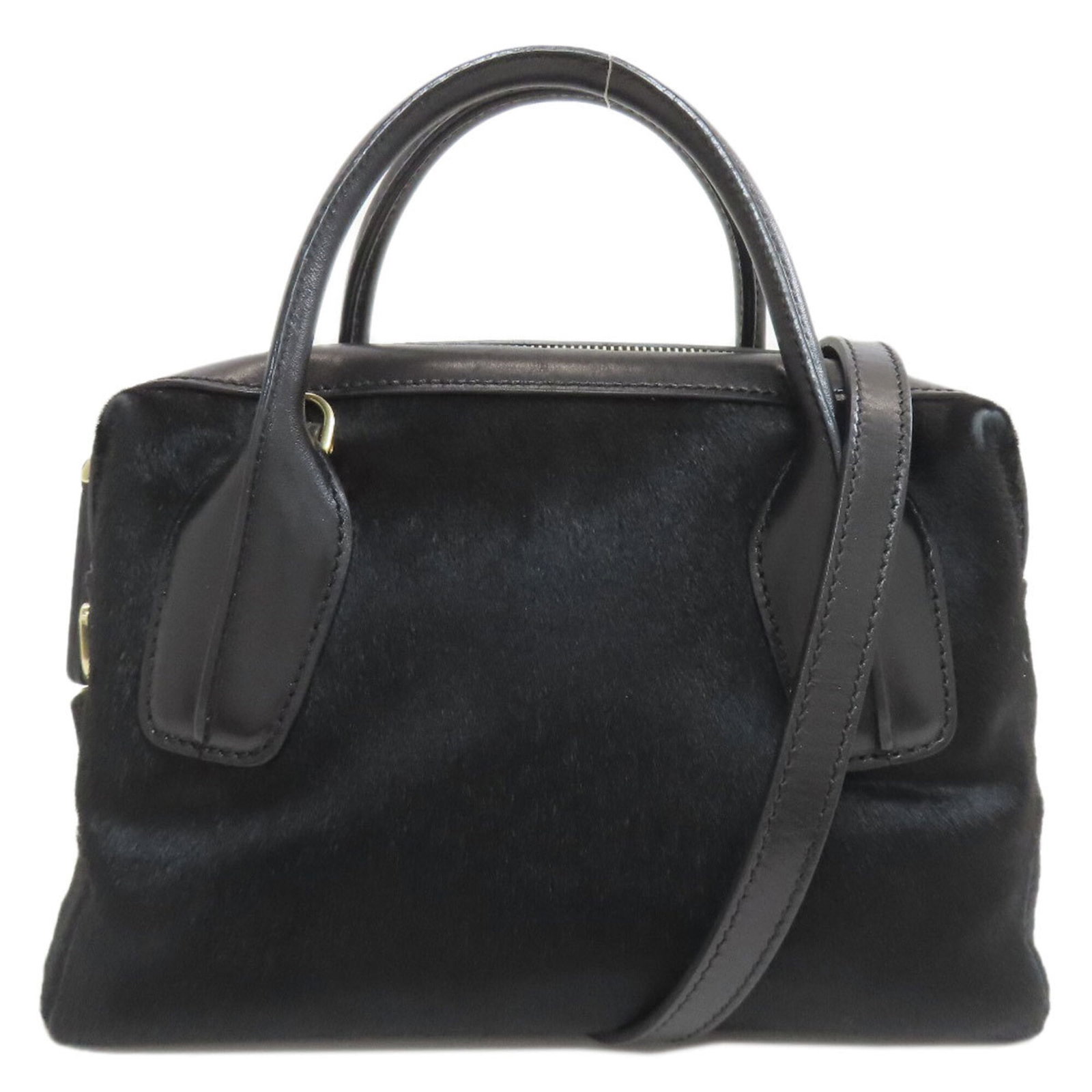 Handbag Leather Tod'S: Handbag Leather Tod'S Handbag Leather Tod's features a sleek black Harako leather design, measuring 16cm x 24cm x 12cm, making it a stylish and compact accessory. The Tod's brand is known for its