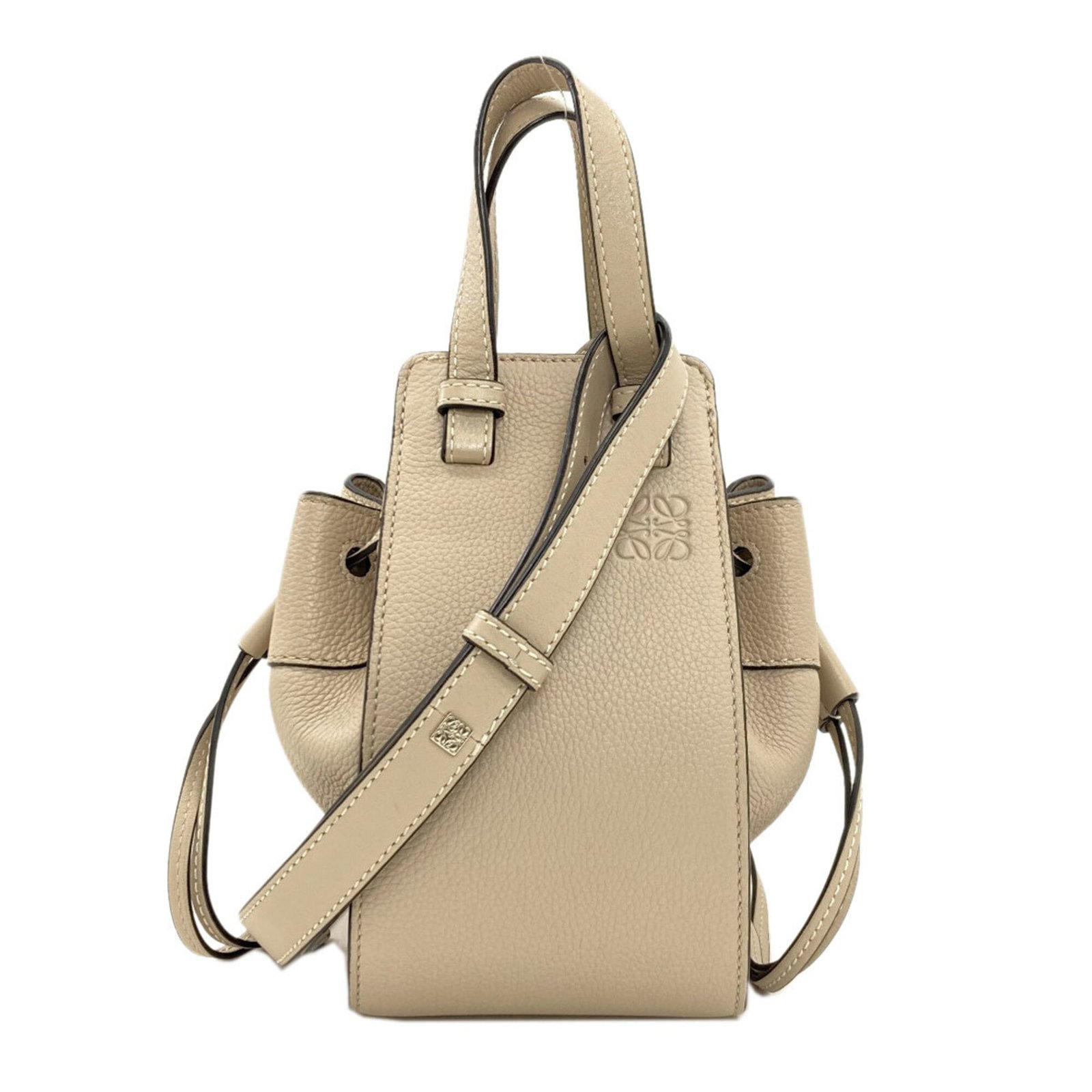Handbag Leather Handbag: Handbag Leather Handbag This exquisite beige leather handbag boasts a sleek 20cm x 10.5cm x 15cm design, making it a stylish and compact accessory. Crafted from high-quality leather, its classic