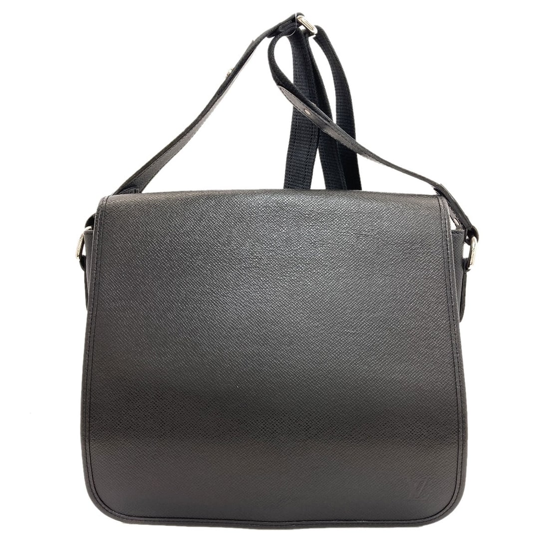 Shoulder Bag Taiga Andrei M32482 Louis Vuitton: Shoulder Bag Taiga Andrei M32482 Louis Vuitton Black Taiga exterior gives this shoulder bag a sleek, sophisticated look. The Taiga material is a distinctive feature of this Louis Vuitton design,