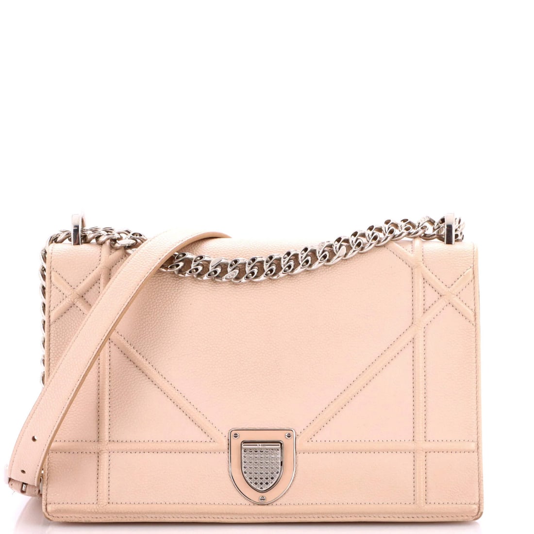 Flap bag medium Christian Dior Diorama Grained Calfskin: Flap bag medium Christian Dior Diorama Grained Calfskin The Christian Dior Diorama Flap Bag in medium size boasts a neutral exterior with a rich, grained calfskin finish, complemented by a striking