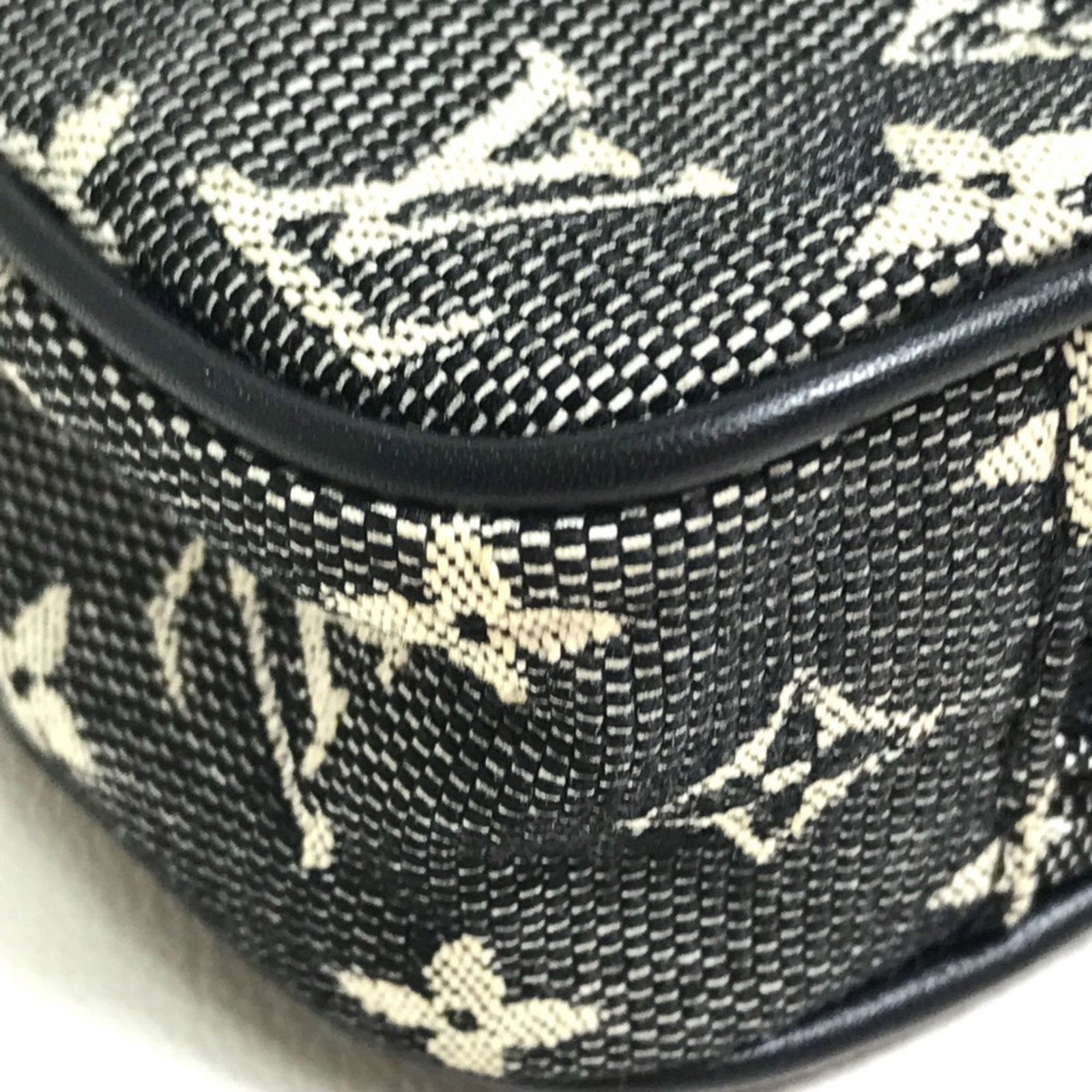 Vuitton Pouch Monogram Louis Mini - 4