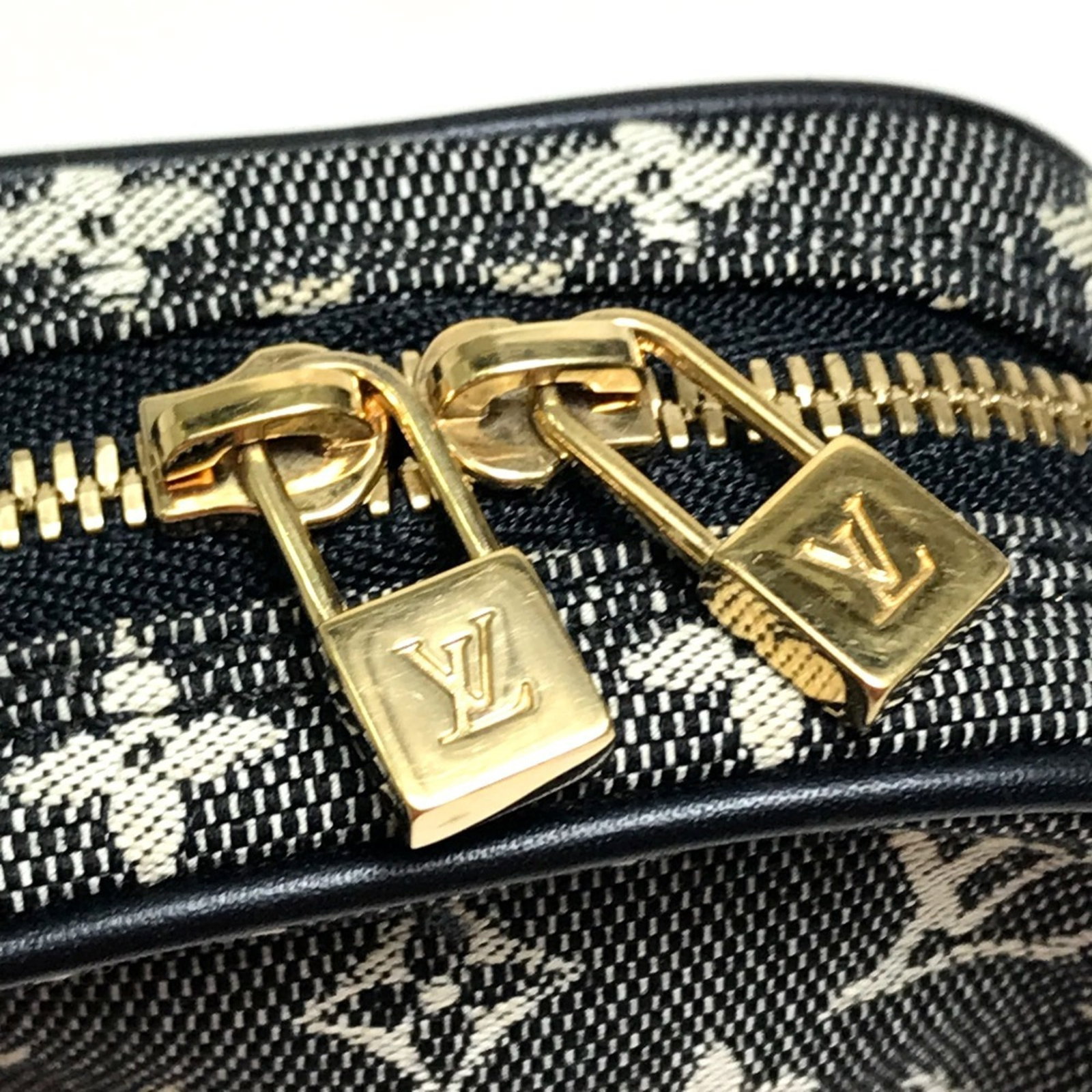Vuitton Pouch Monogram Louis Mini - 9