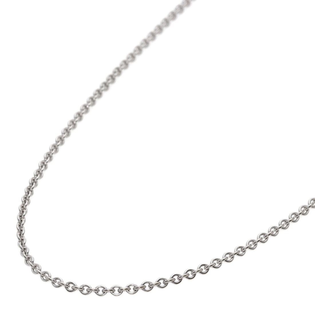 K18 White Gold Chain Necklace 15.7: K18 White Gold Chain Necklace 15.7 K18 White Gold Chain Necklace 15.7 is a sleek and sophisticated piece, crafted from high-quality K18 white gold. Its 15.7-inch length makes it a versatile accessory