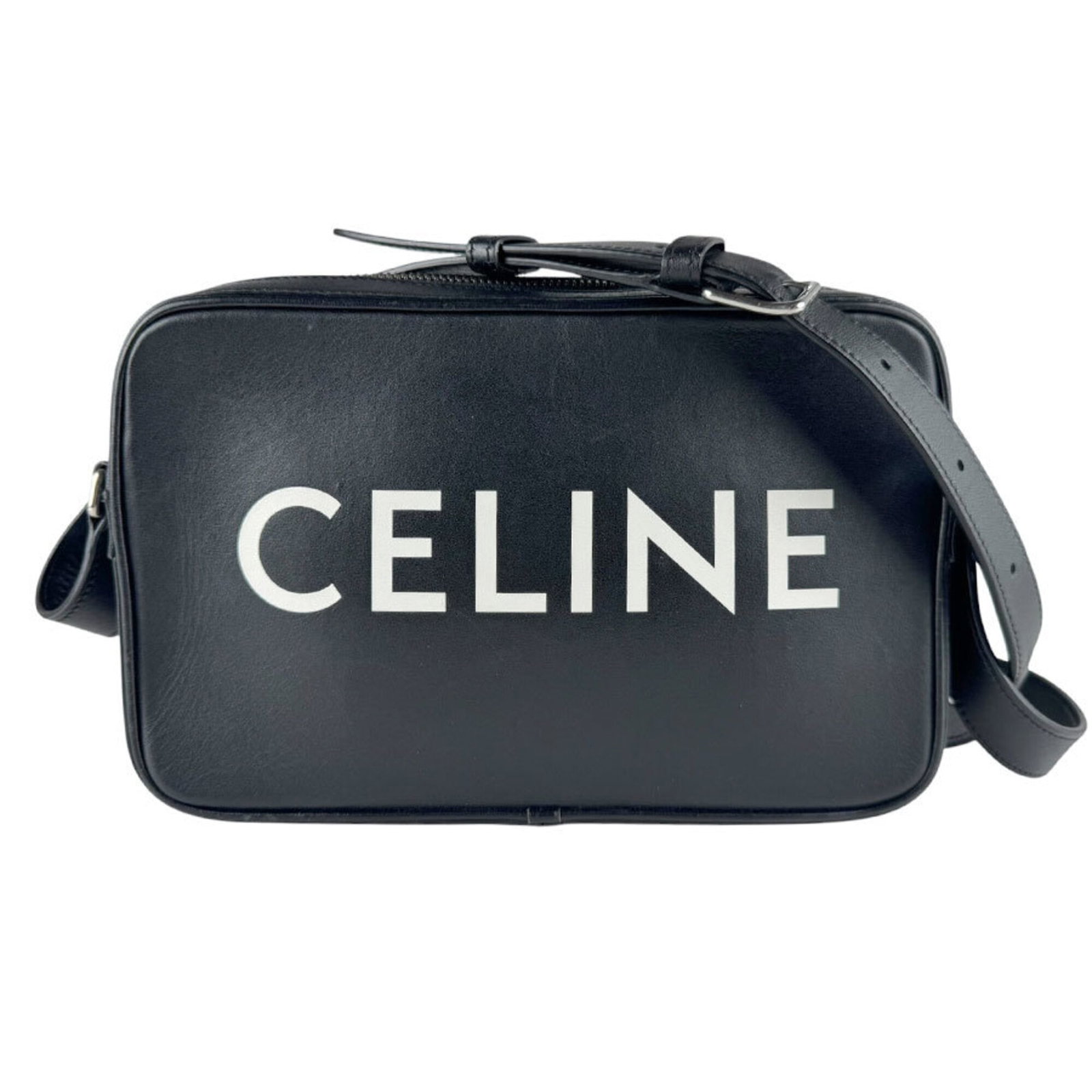 Celine Messenger Bag Leather: Celine Messenger Bag Leather Black leather messenger bag from Celine, measuring 15cm x 23cm x 4cm. The bag's sleek design and classic style make it a versatile accessory for everyday use. Its
