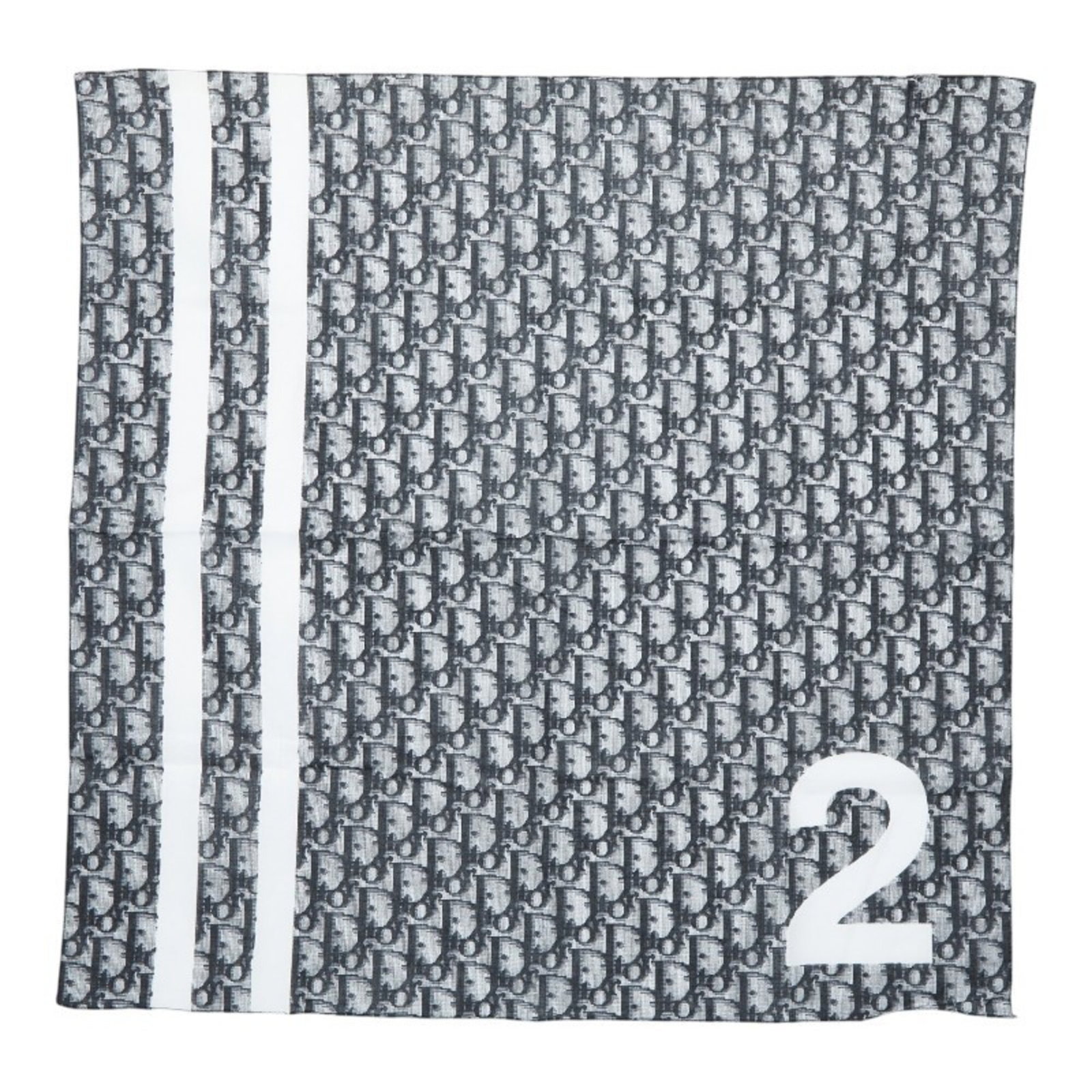 Cotton Scarf Dior Christian: Cotton Scarf Dior Christian Navy and white cotton scarf with a classic design, bearing a signature from Christian Dior. The scarf measures 52.5cm x 53.5cm, making it a stylish accessory for any