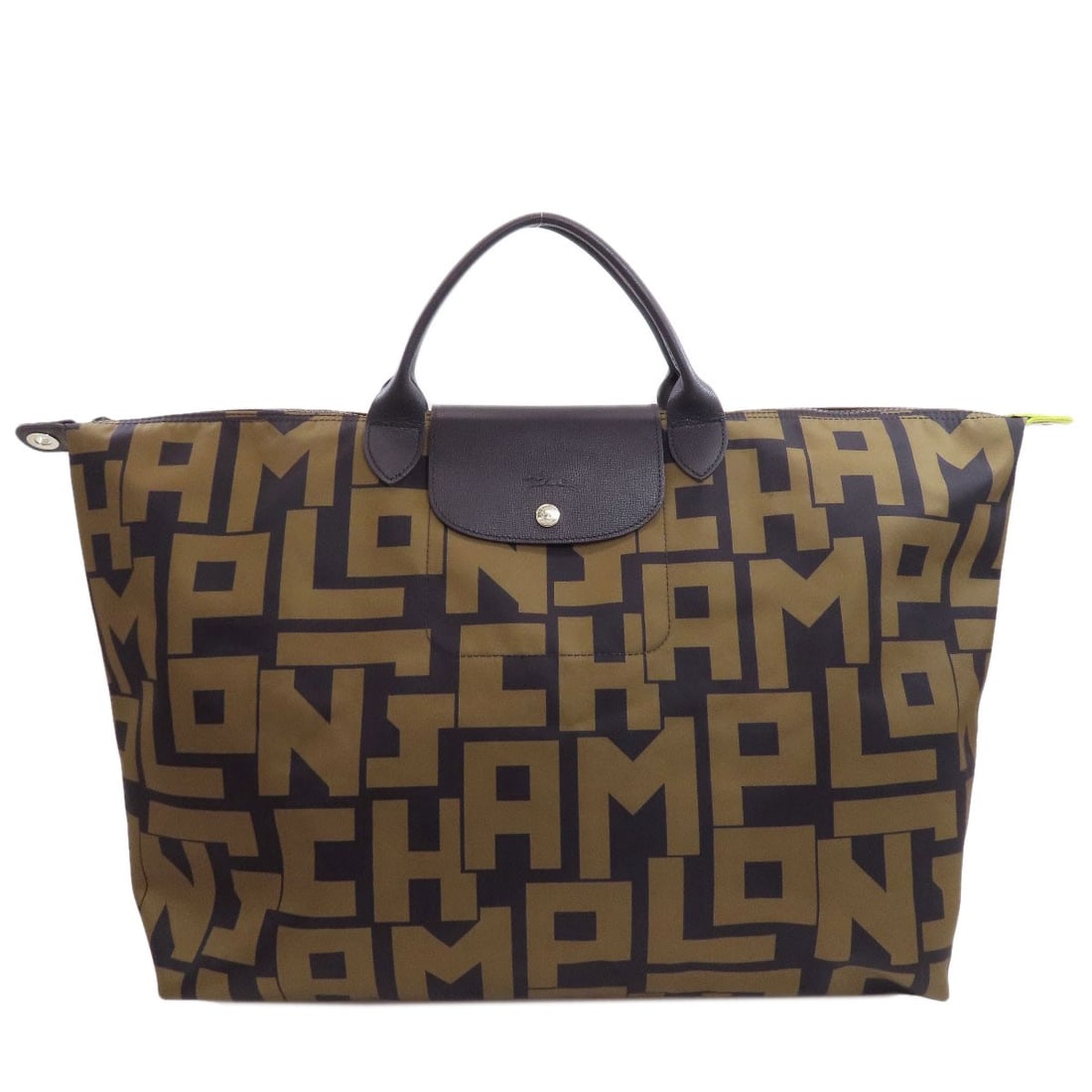 Tote Bag Nylon Lgp Longchamp Pliage: Tote Bag Nylon Lgp Longchamp Pliage Nylon Longchamp Pliage Tote Bag in Green Features a durable and versatile design, with a sturdy 14.6-inch height and 9.1-inch depth, making it a practical choice