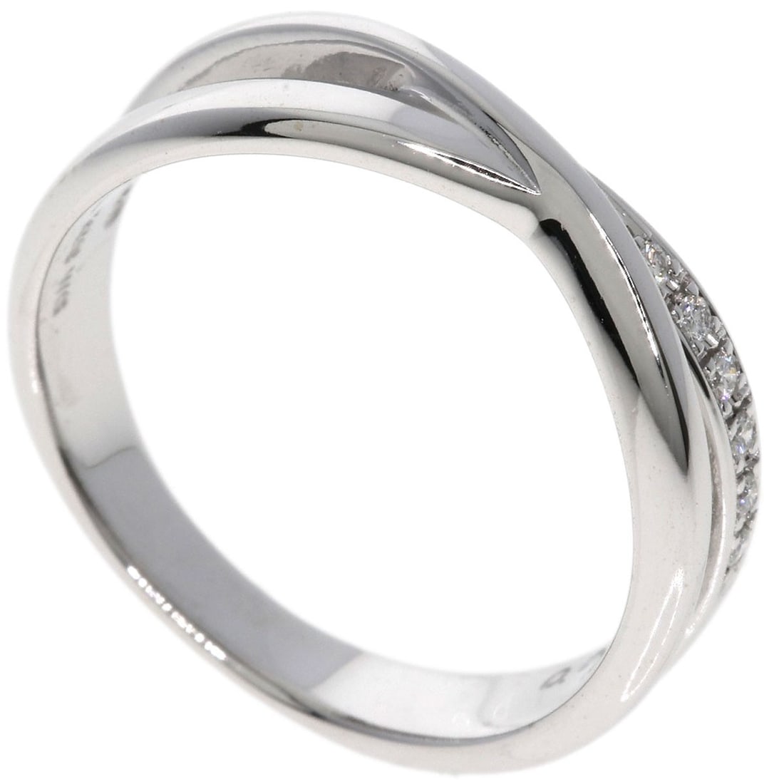K18 White Gold Diamond Cross Ring Tasaki: K18 White Gold Diamond Cross Ring Tasaki K18 White Gold Diamond Cross Ring Tasaki boasts a striking silver metal exterior and a delicate diamond accent, set against a bed of K18 white gold. The