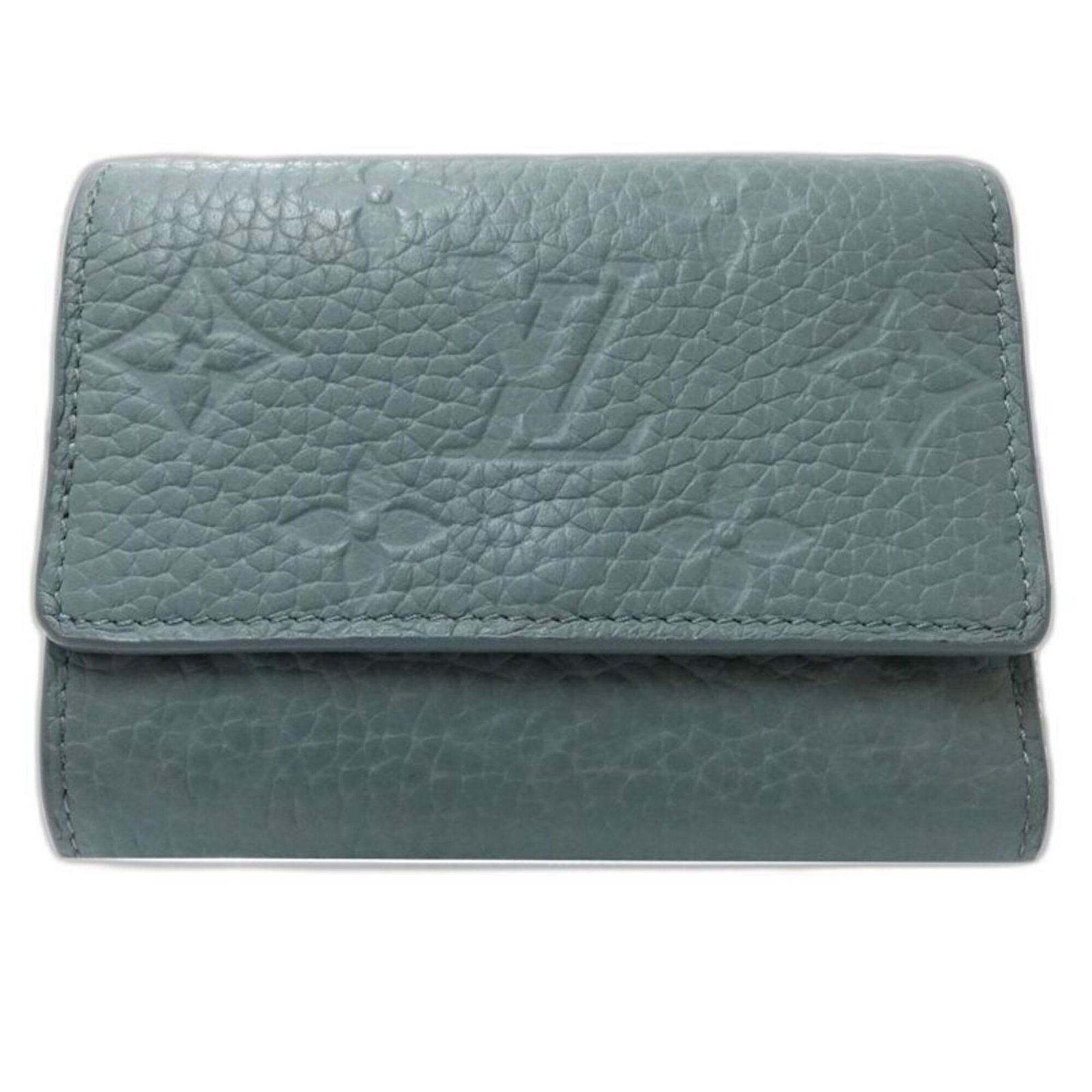 Louis Vuitton Wallet (Tri-Fold) Leather: Louis Vuitton Wallet (Tri-Fold) Leather This Louis Vuitton tri-fold wallet is crafted from high-quality leather, featuring a classic design with a distinctive green hue. Measuring 9cm x 11cm x 3cm,