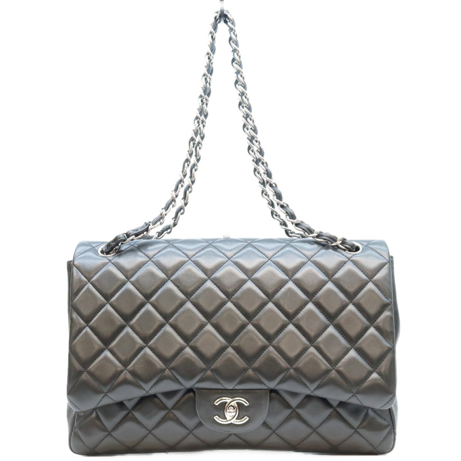 Shoulder Bag Leather Chanel: Shoulder Bag Leather Chanel Black lambskin leather shoulder bag from Chanel, featuring silver hardware and a classic design. Measuring 22cm x 33cm x 10cm, this stylish bag is a timeless addition to