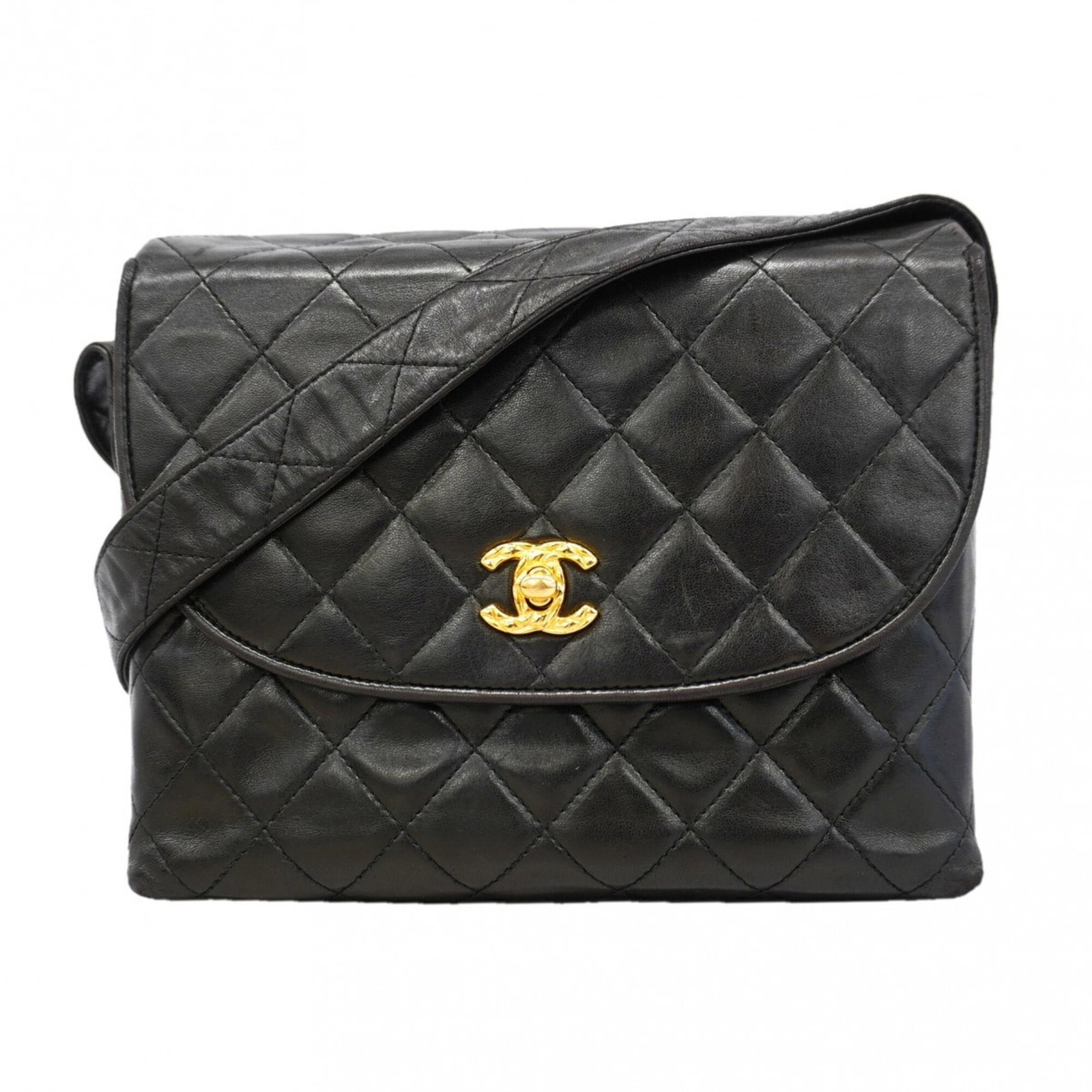Shoulder Bag Leather Chanel: Shoulder Bag Leather Chanel Black lambskin leather shoulder bag with gold hardware, measuring 20cm x 22cm x 7.5cm. This Chanel shoulder bag features high-quality leather construction and a classic