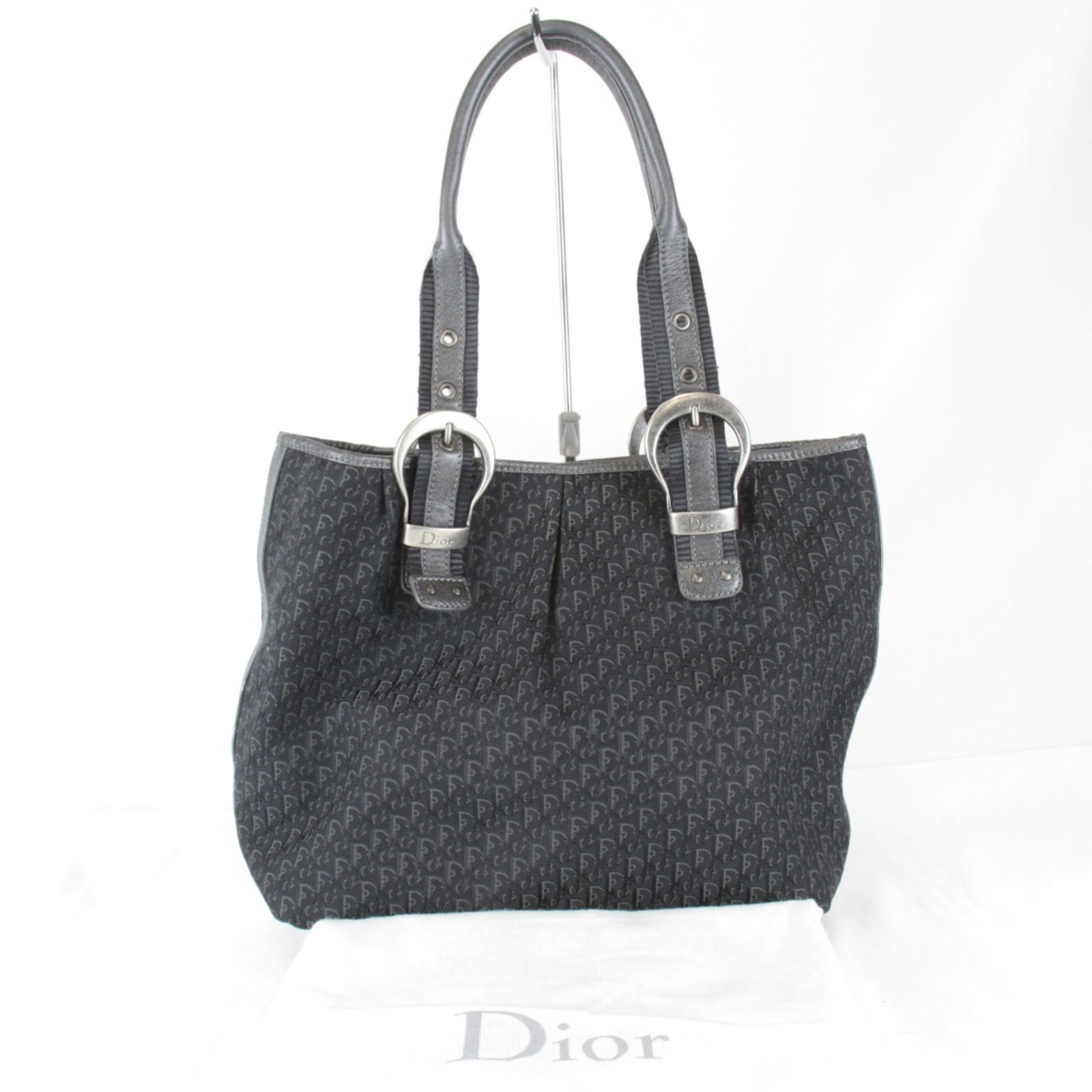 Canvas Dior Tote Christian: Canvas Dior Tote Christian Canvas Dior Tote Christian - A sleek and sophisticated tote bag with a classic design, made from high-quality canvas in a timeless black color. The bag features a sturdy