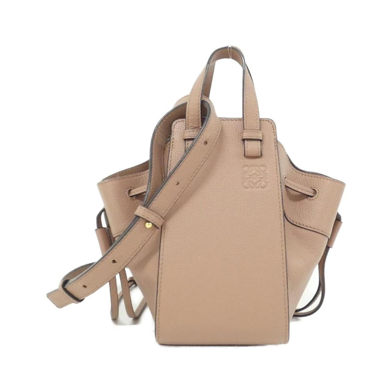 Shoulder Bag Leather: Shoulder Bag Leather Soft pink leather wraps around the body of this elegant shoulder bag, crafted from high-quality calfskin. Measuring 18cm x 10cm x 16cm, it offers a stylish and compact design. The