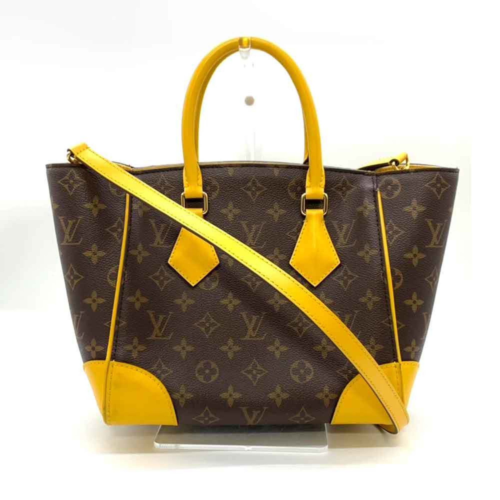 Monogram Louis Vuitton Handbag Shoulder: Monogram Louis Vuitton Handbag Shoulder Monogram Louis Vuitton Handbag Shoulder is a stylish and elegant accessory. This luxurious shoulder bag features the iconic Monogram pattern in a rich brown