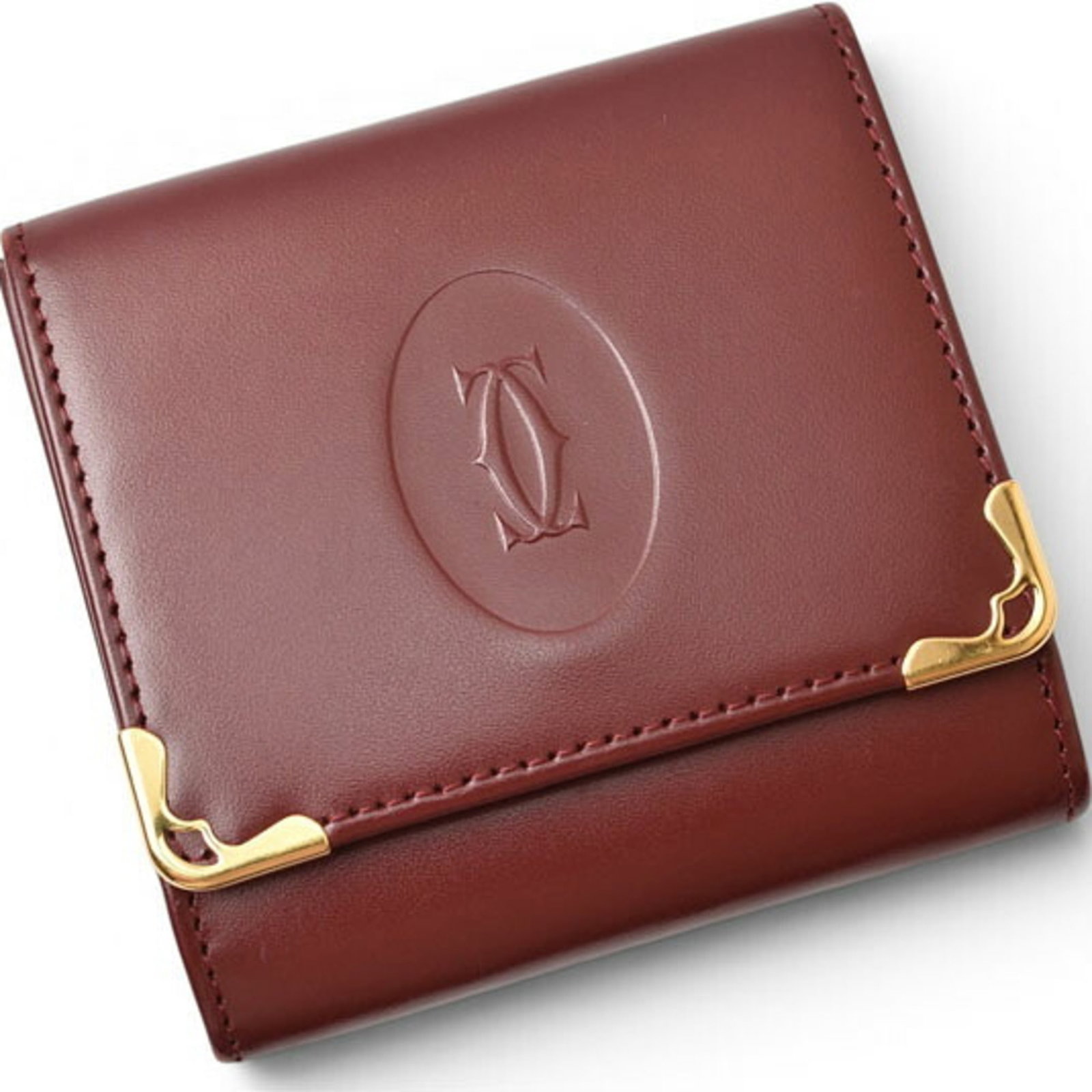 Coin Case Leather Purse Cartier: Coin Case Leather Purse Cartier Cartier's Bordeaux leather coin case is a sleek and sophisticated accessory, measuring 8cm x 8cm x 2cm. Its classic design and rich, dark color make it a stylish