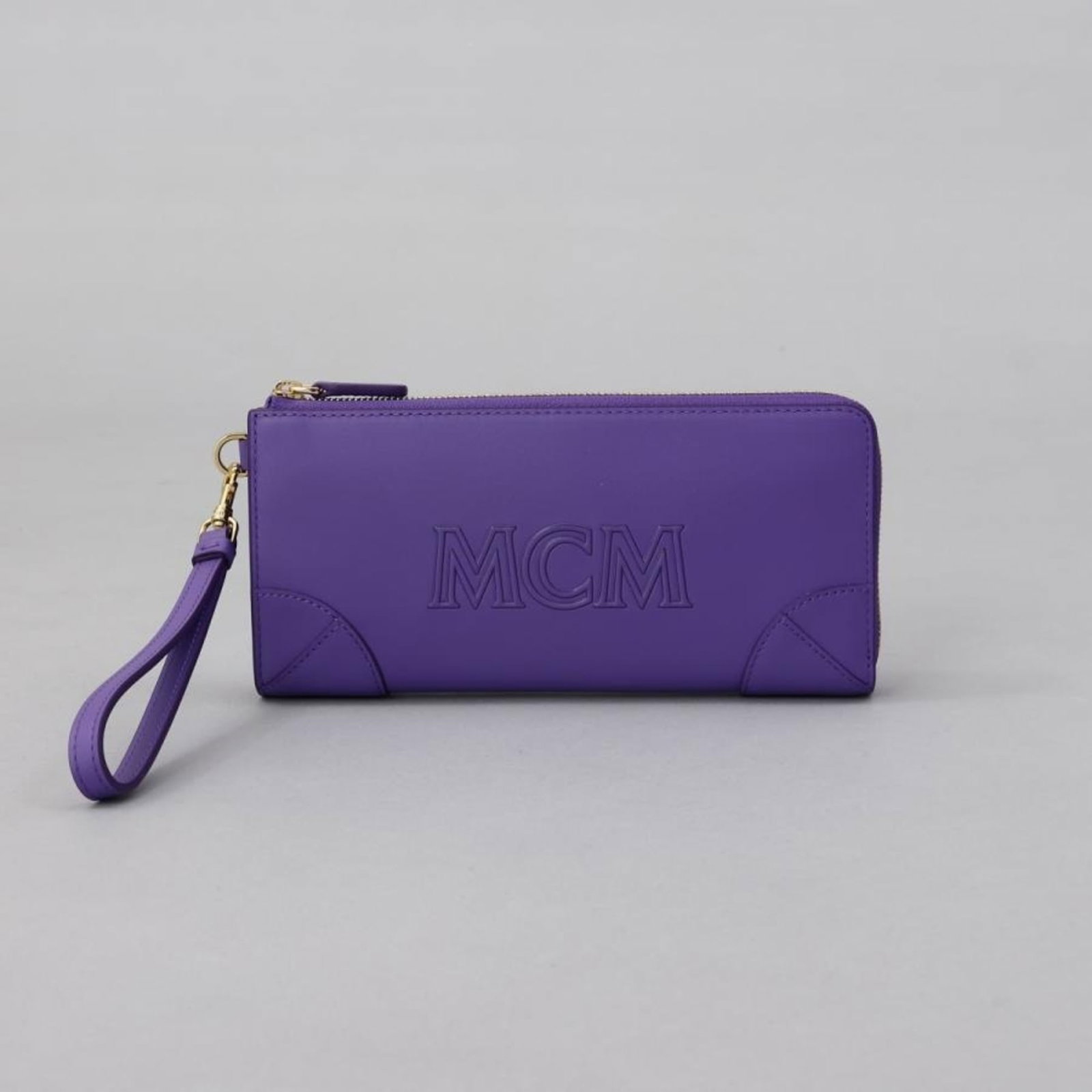 Mcm Long Wallet (Bi-Fold) Leather: Mcm Long Wallet (Bi-Fold) Leather The MCM Long Wallet (Bi-Fold) Leather is a stylish and functional accessory, featuring a rich purple leather exterior with a classic bi-fold design. Measuring 9.5cm