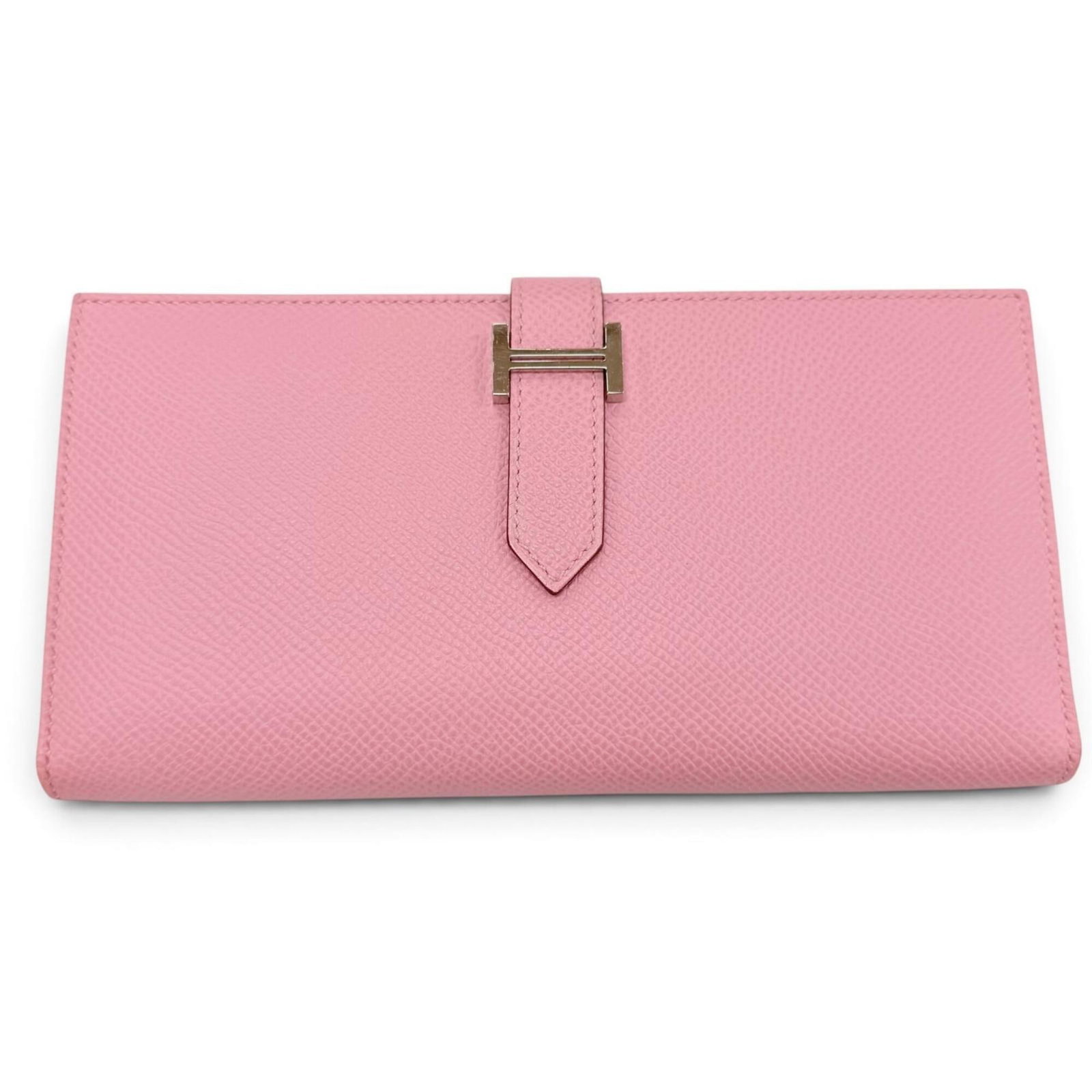 Epsom Leather Bi fold Wallet Hermes: Epsom Leather Bi fold Wallet Hermes Epsom leather provides a luxurious feel and subtle sheen to this bi-fold wallet from Hermes, crafted in France. Measuring 9cm x 17.5cm, it features a classic design