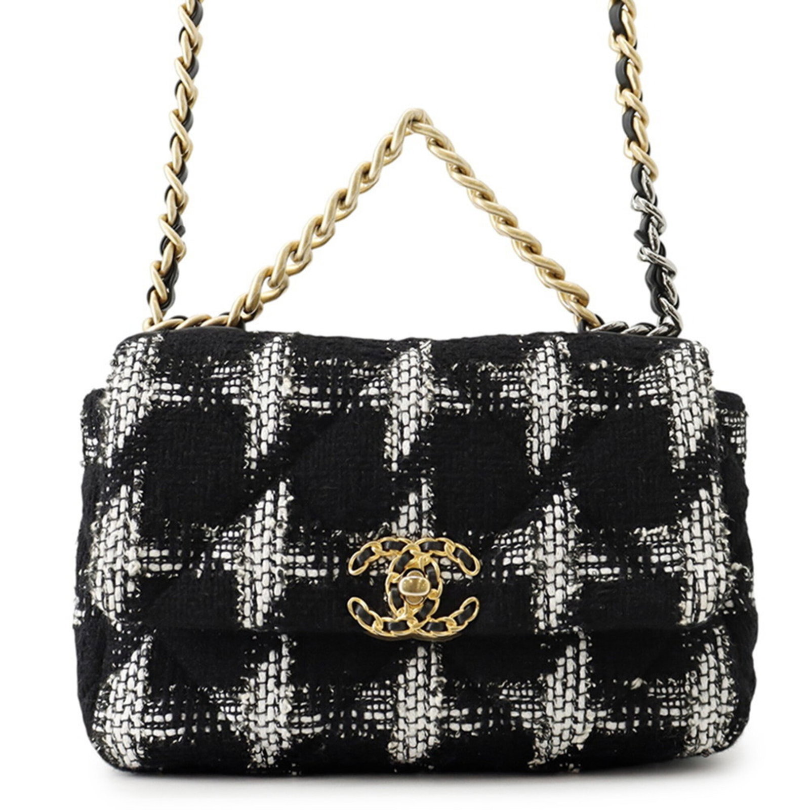 Tweed shoulder bag by Chanel: Tweed shoulder bag by Chanel Tweed shoulder bag by Chanel, featuring a classic design with a timeless tweed material in black and white hues. Measuring 17cm x 25cm x 8cm, this stylish bag is a