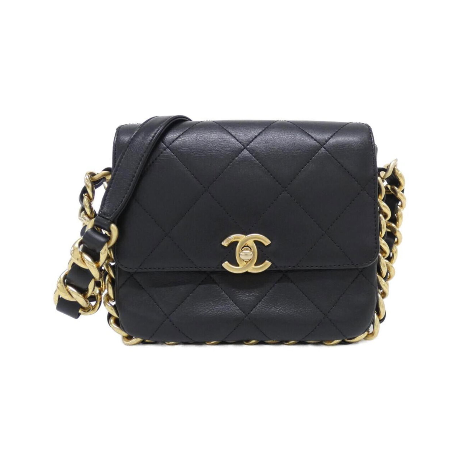 Shoulder Bag Leather Chanel: Shoulder Bag Leather Chanel Black leather shoulder bag with matte gold hardware, measuring 17cm x 20cm x 3cm. Made from high-quality calfskin leather, this classic design is a timeless addition to
