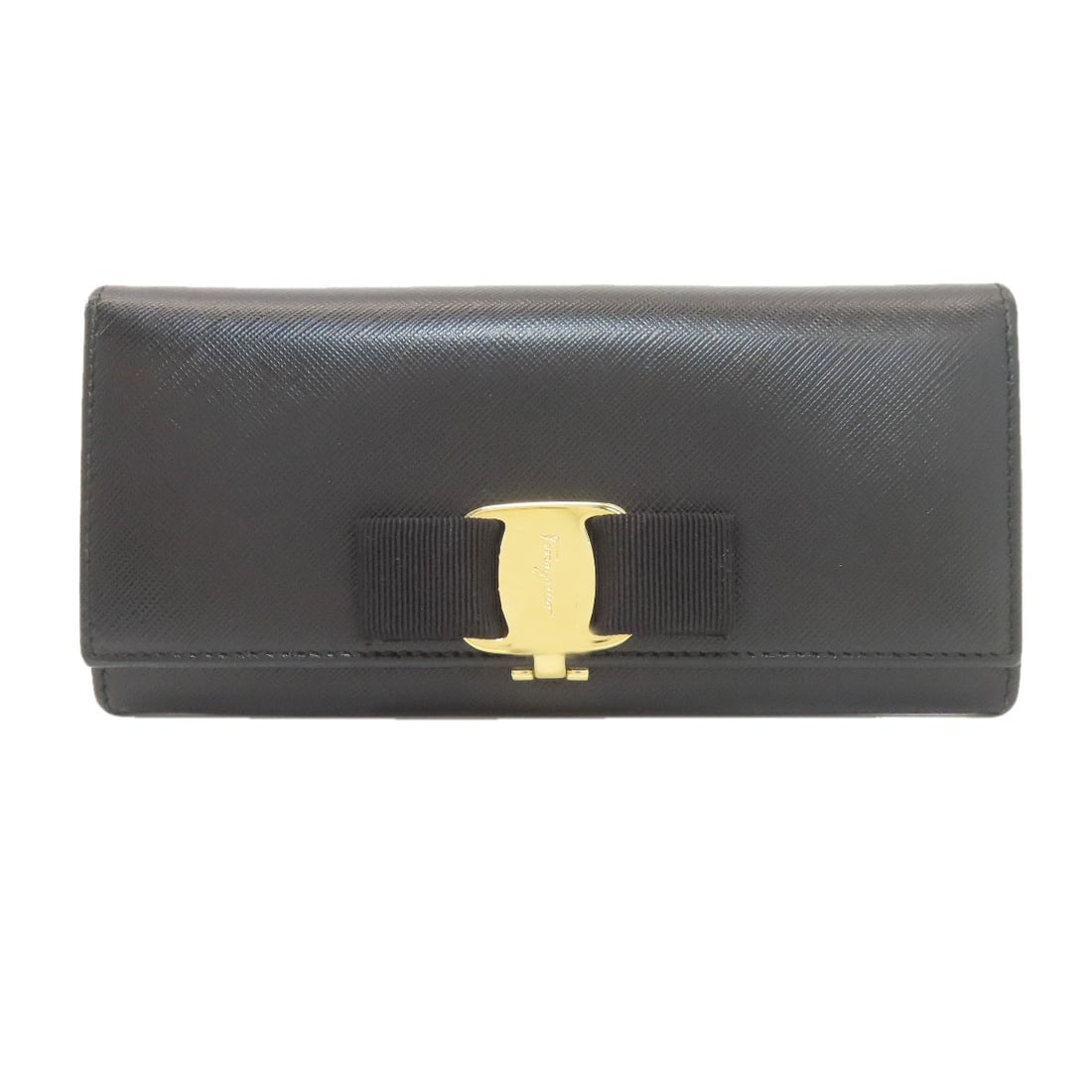 Ribbon Long Wallet Leather With Ferragamo Coin Pocket Vara Salvatore: Ribbon Long Wallet Leather With Ferragamo Coin Pocket Vara Salvatore Black leather long wallet with a Ferragamo coin pocket, a stylish and functional accessory. The wallet's sleek design features a