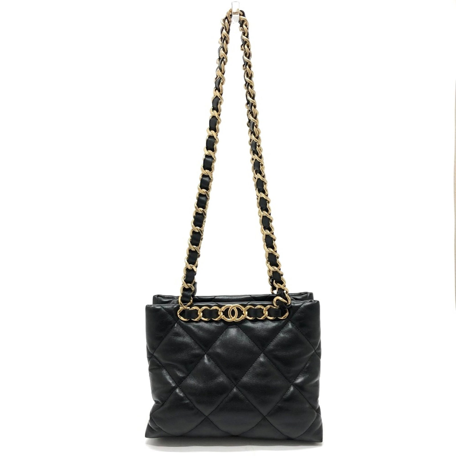Shoulder Bag Leather Chanel: Shoulder Bag Leather Chanel The iconic Chanel AS3502 shoulder bag is crafted from high-quality black leather, featuring a timeless design with clean lines and a sleek silhouette. Measuring 24cm x