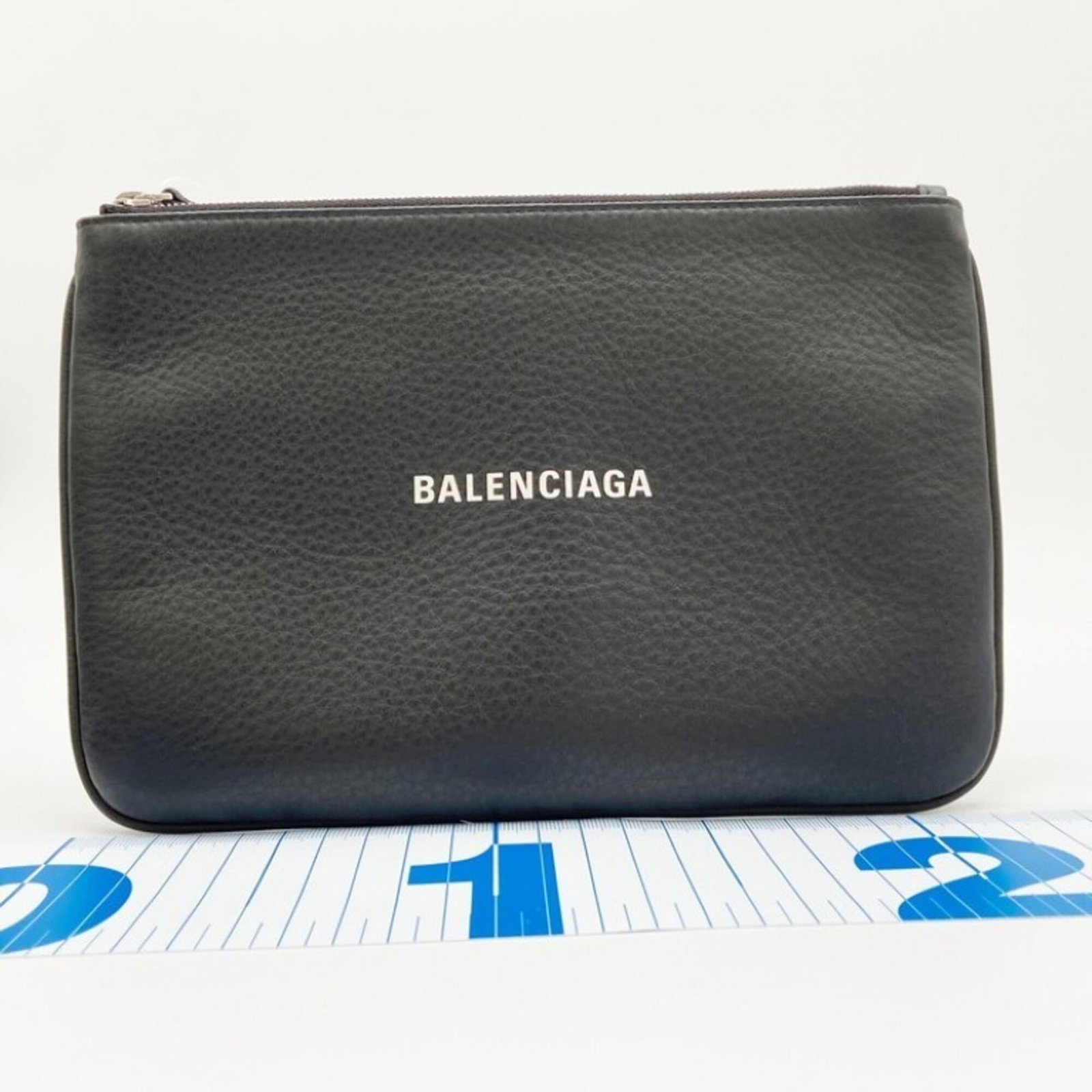 Pouch Leather Balenciaga: Pouch Leather Balenciaga Black leather pouch from Balenciaga, measuring 16cm x 23.5cm x 1cm, made from high-quality leather. This sleek and compact pouch features a classic design that exudes
