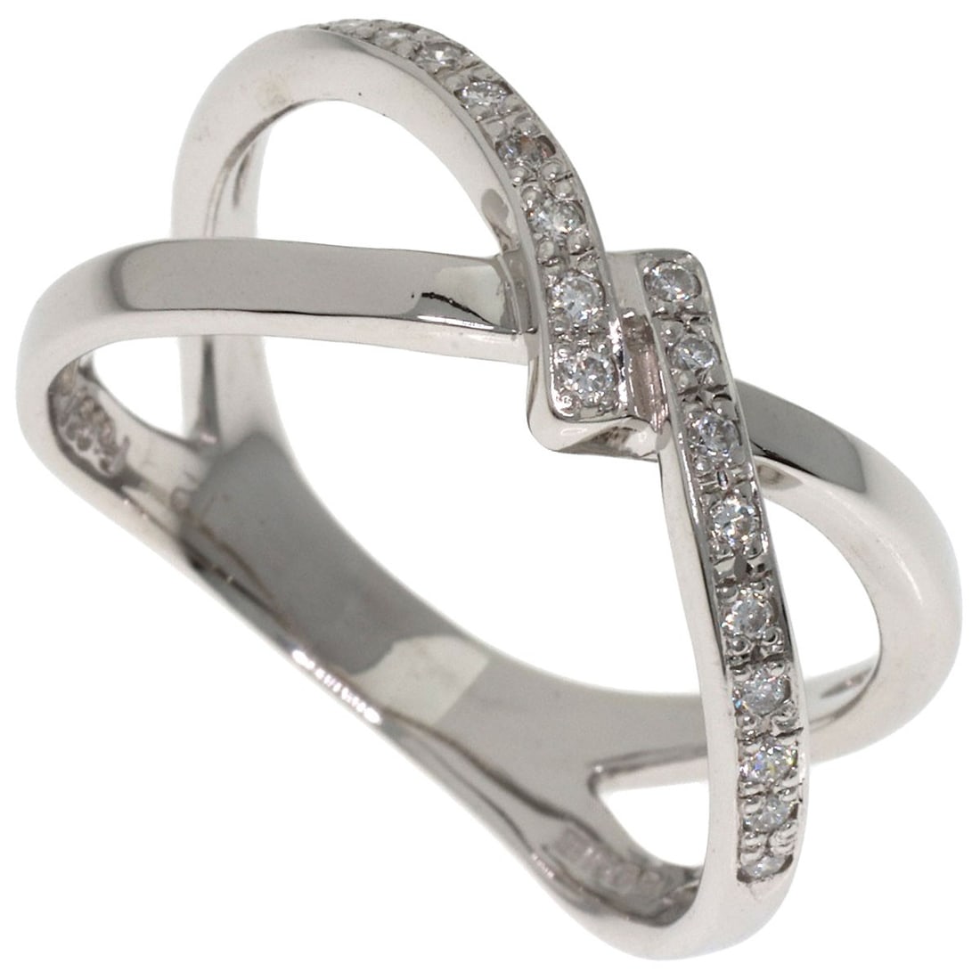 Vendome Diamond Ring Platinum Pt950: Vendome Diamond Ring Platinum Pt950 Vendome Diamond Ring Platinum Pt950 is a stunning silver-plated platinum ring featuring a 0.12ct D color diamond. The platinum PT950 metal provides a strong and