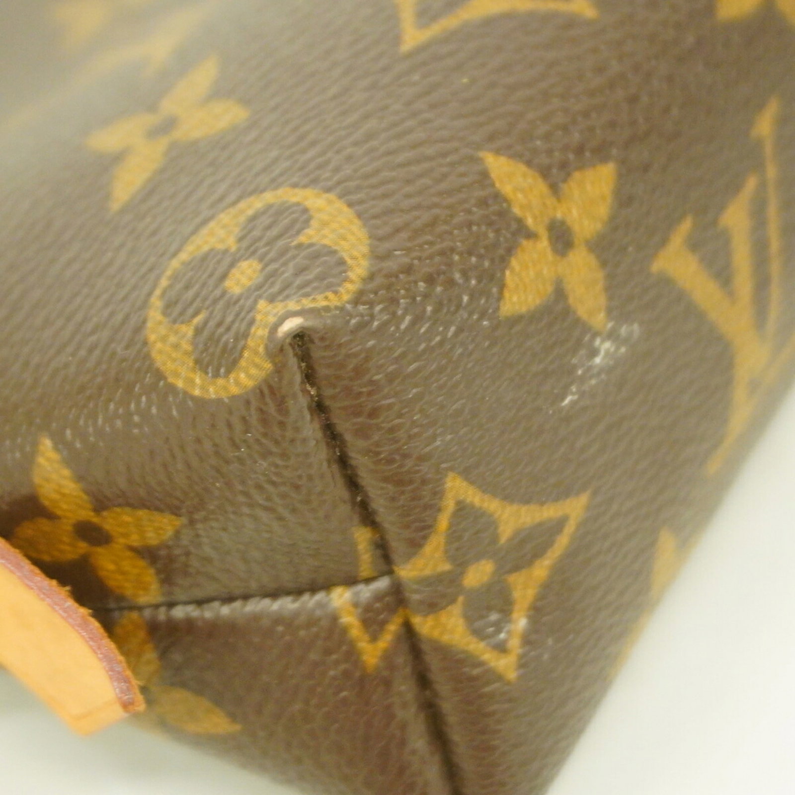 Louis Vuitton Pouch - 6