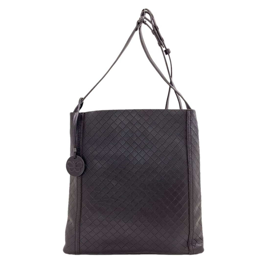 Bottega Veneta Intrecio Mirage Shoulder Bag Calf: Bottega Veneta Intrecio Mirage Shoulder Bag Calf The Bottega Veneta Intrecio Mirage Shoulder Bag is a stylish and sophisticated accessory, featuring a rich brown calf exterior and an open closure.